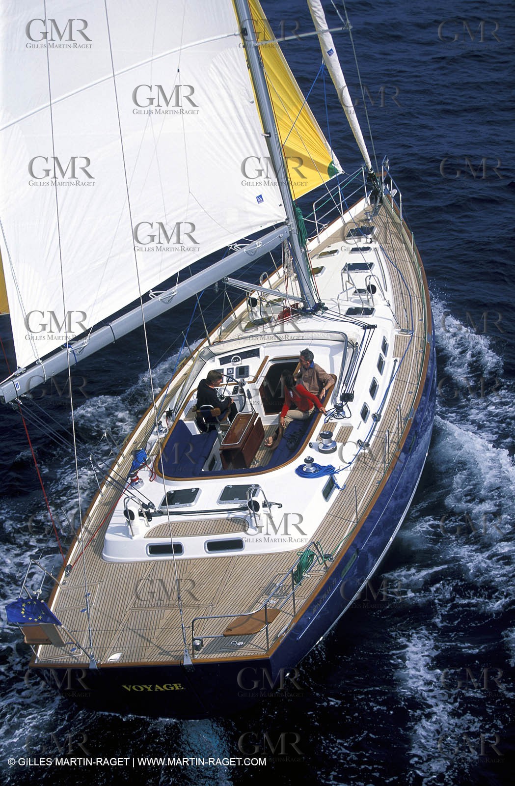 Crusing monohull sailing