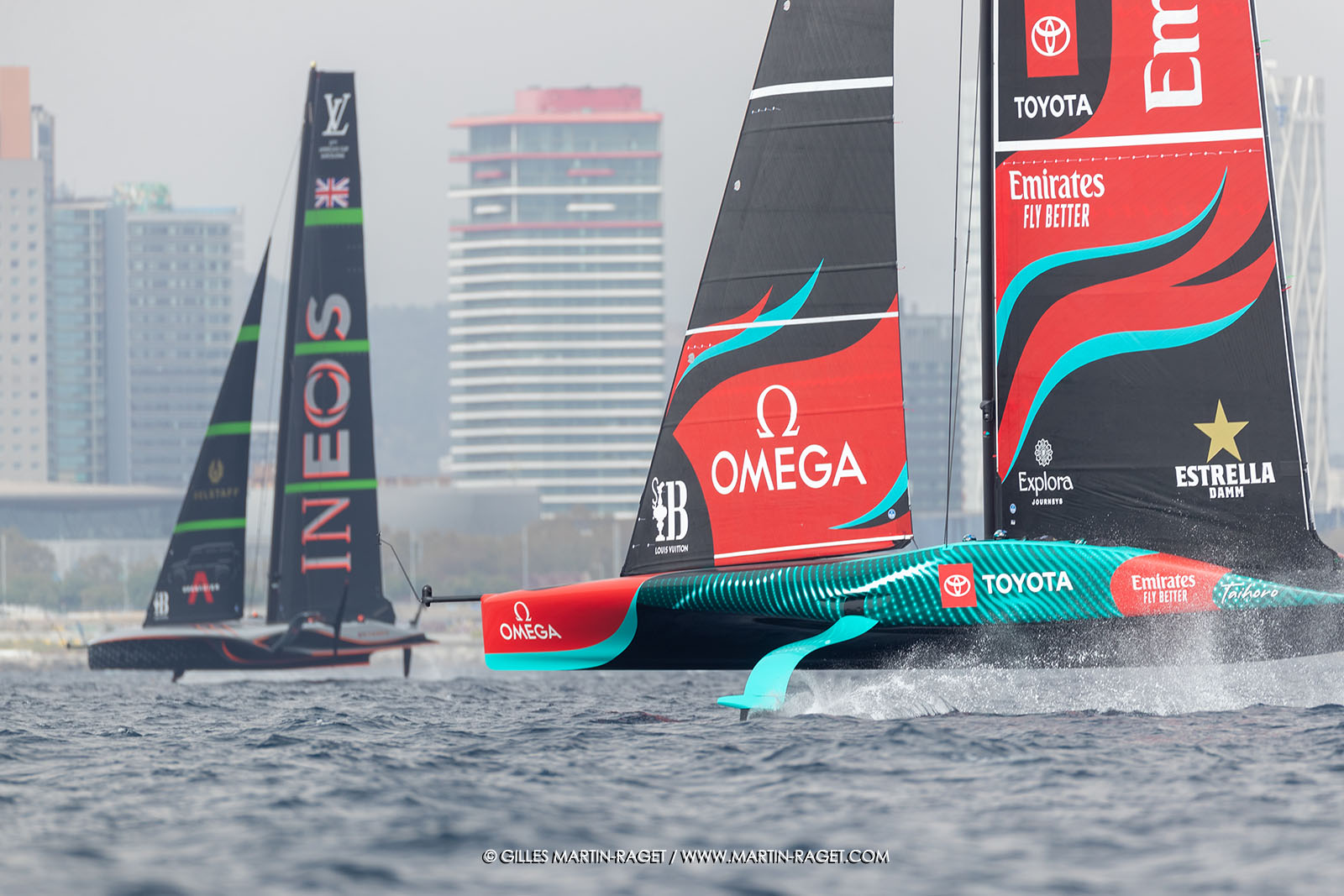 14 10 2024, Barcelona (ESP), Louis Vuitton 37th America's Cup, Final Match, Race Day 3, Race 4, INEOS Britannia est arrivé à tenir 3 bords face à Emirates Team New Zealand