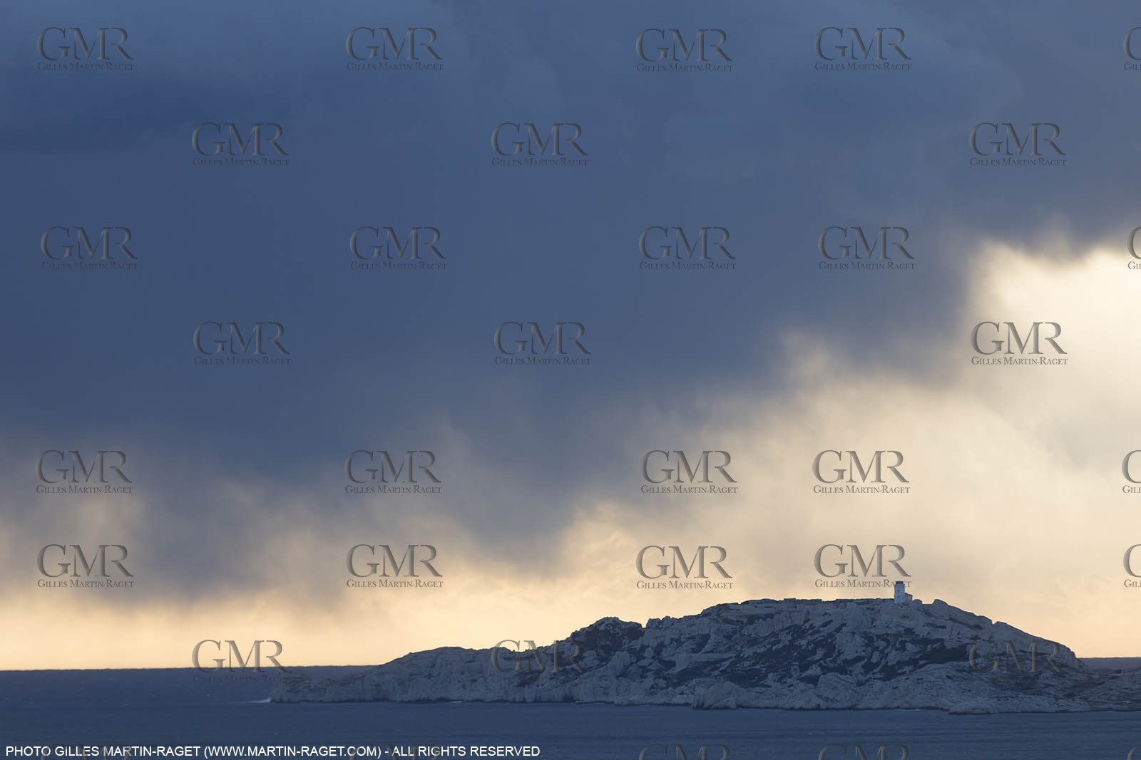 05 03 2015, Marseille (FRA,13), Col de Sormiou, Marseilles as seen from Sormiou pass