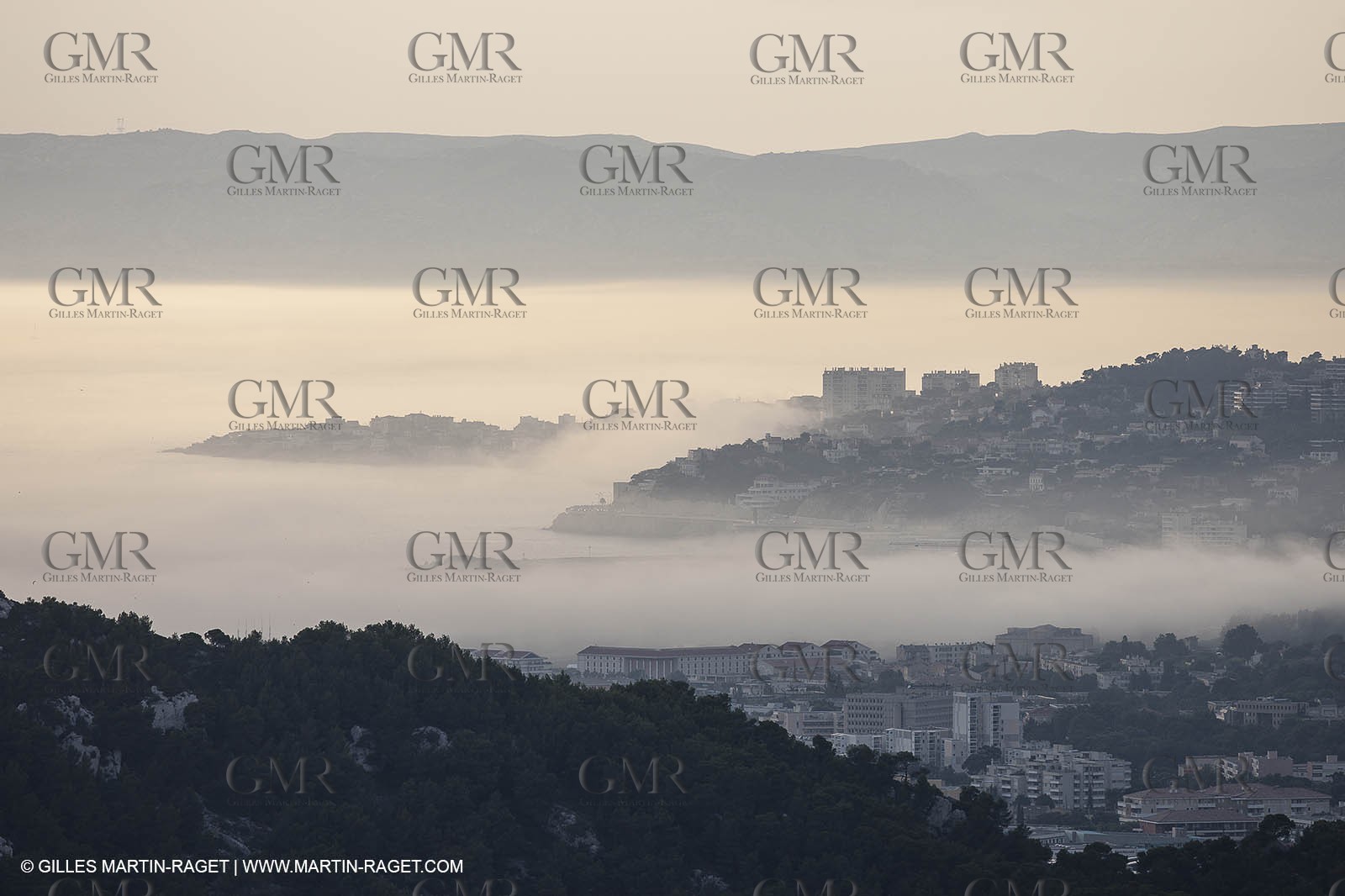 18 07 2012 -Marseille (FRA ) - Unusual foggy conditions