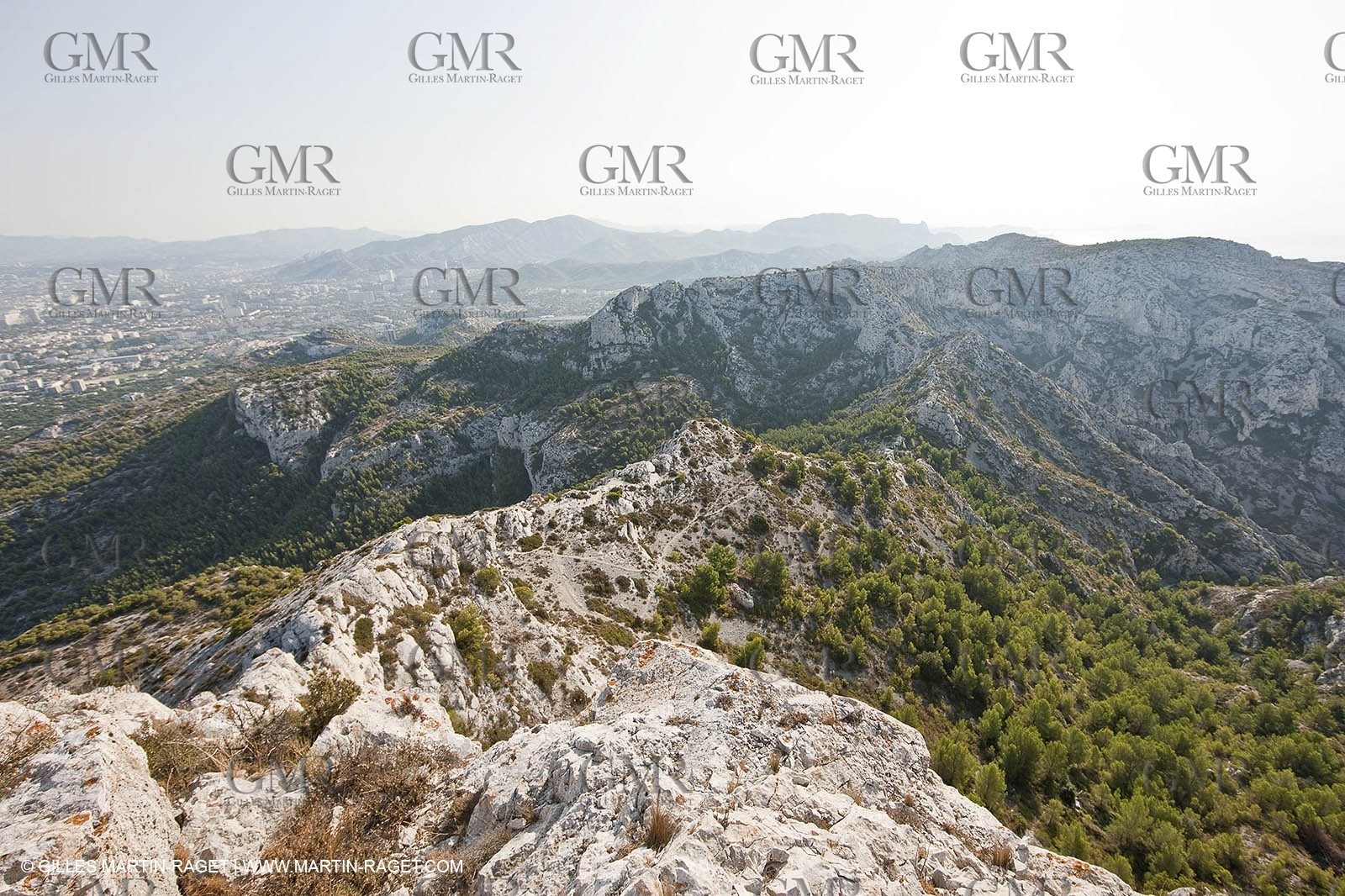 10 09 2009 - Marseille (FRA, 13) - Les Calanques - Massif de Marseilleveyre - at the top, looking east