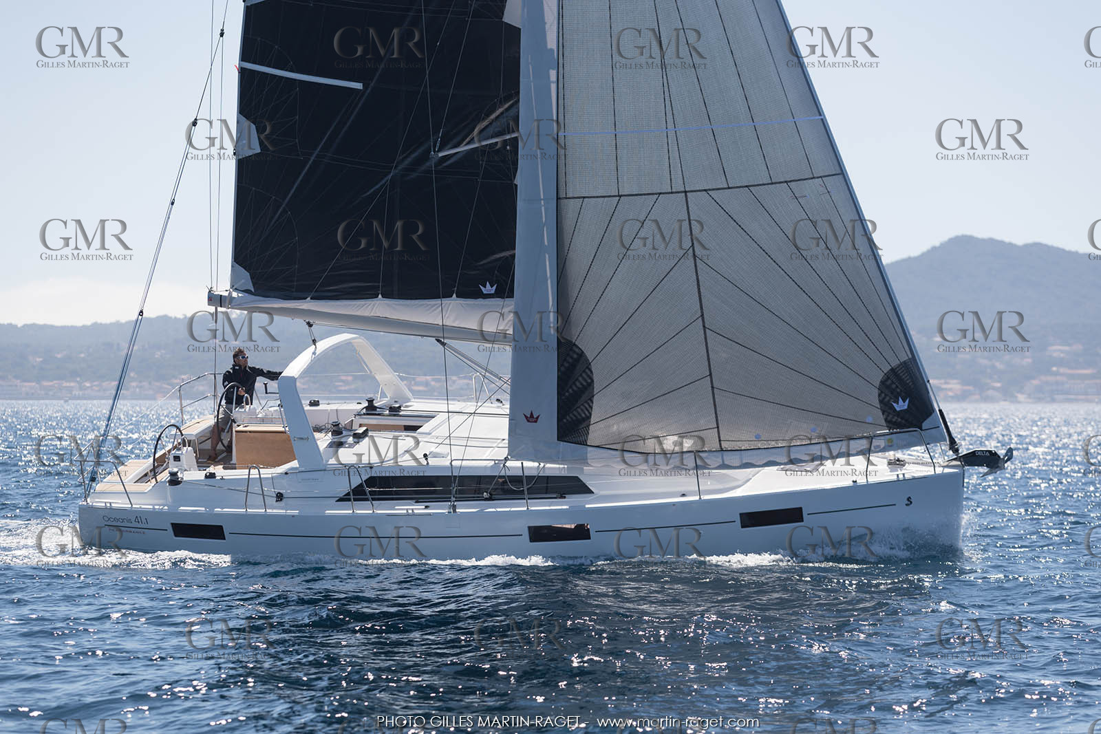 04 07 3017; Les EMbiez (FRA; 83) - Chantier Beneteau; Oceanis 41.1