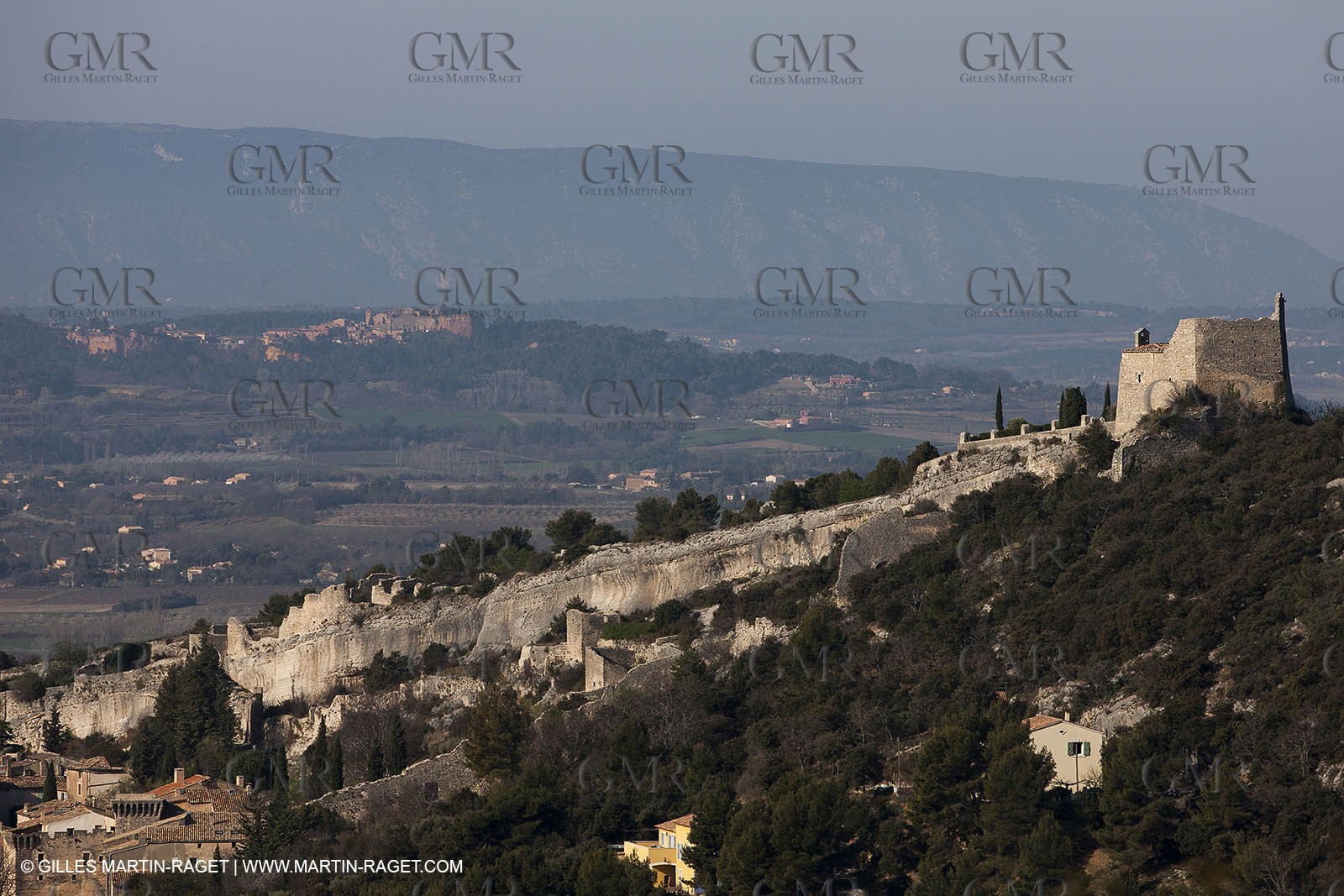 March 30th 2012 - Saint Saturnin les Apt (FRA, 84) - blooming cherry trees