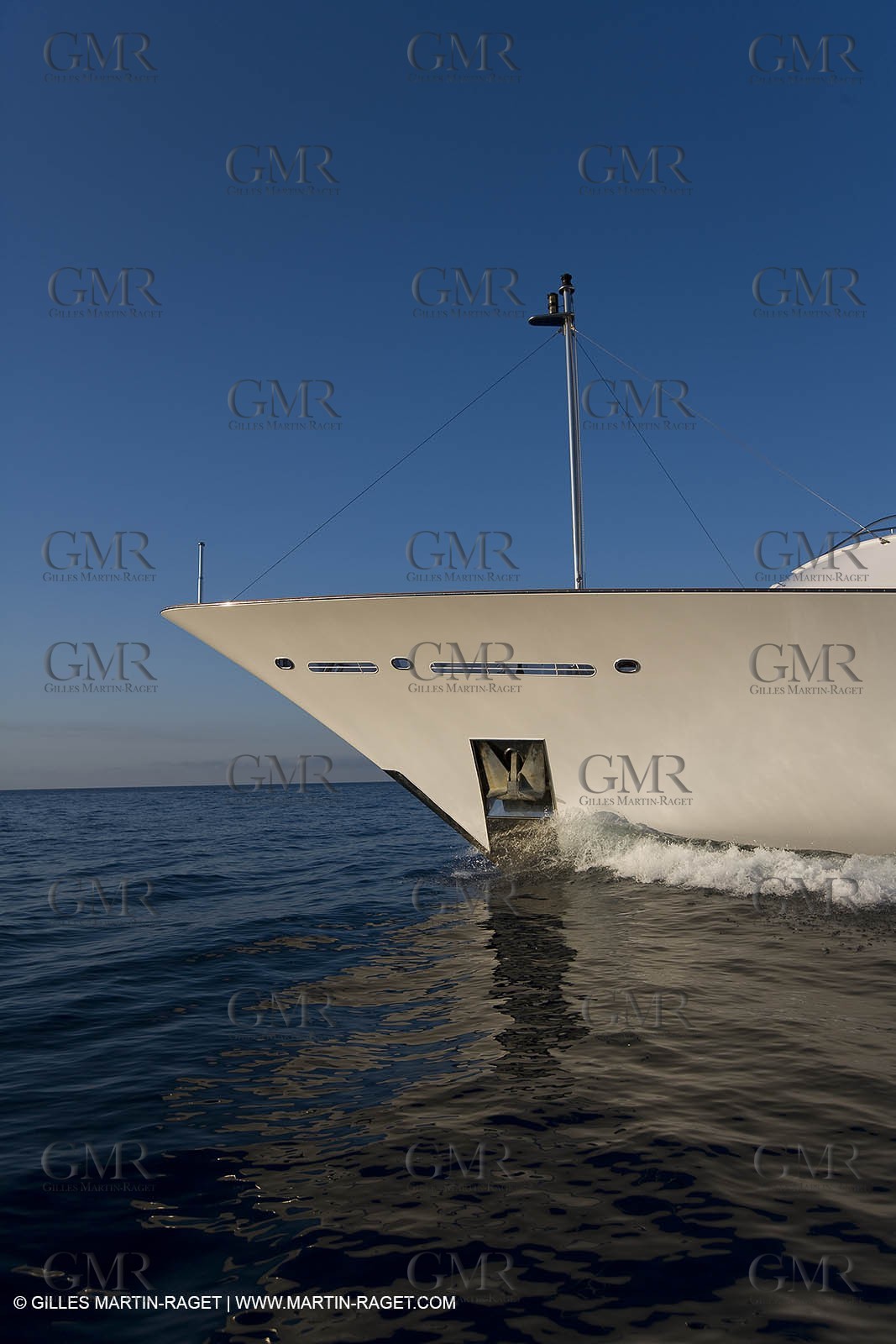 28 07 2007 - St Jean Cap Ferrat - SuperYachts - Motor Yachts - Hampshire