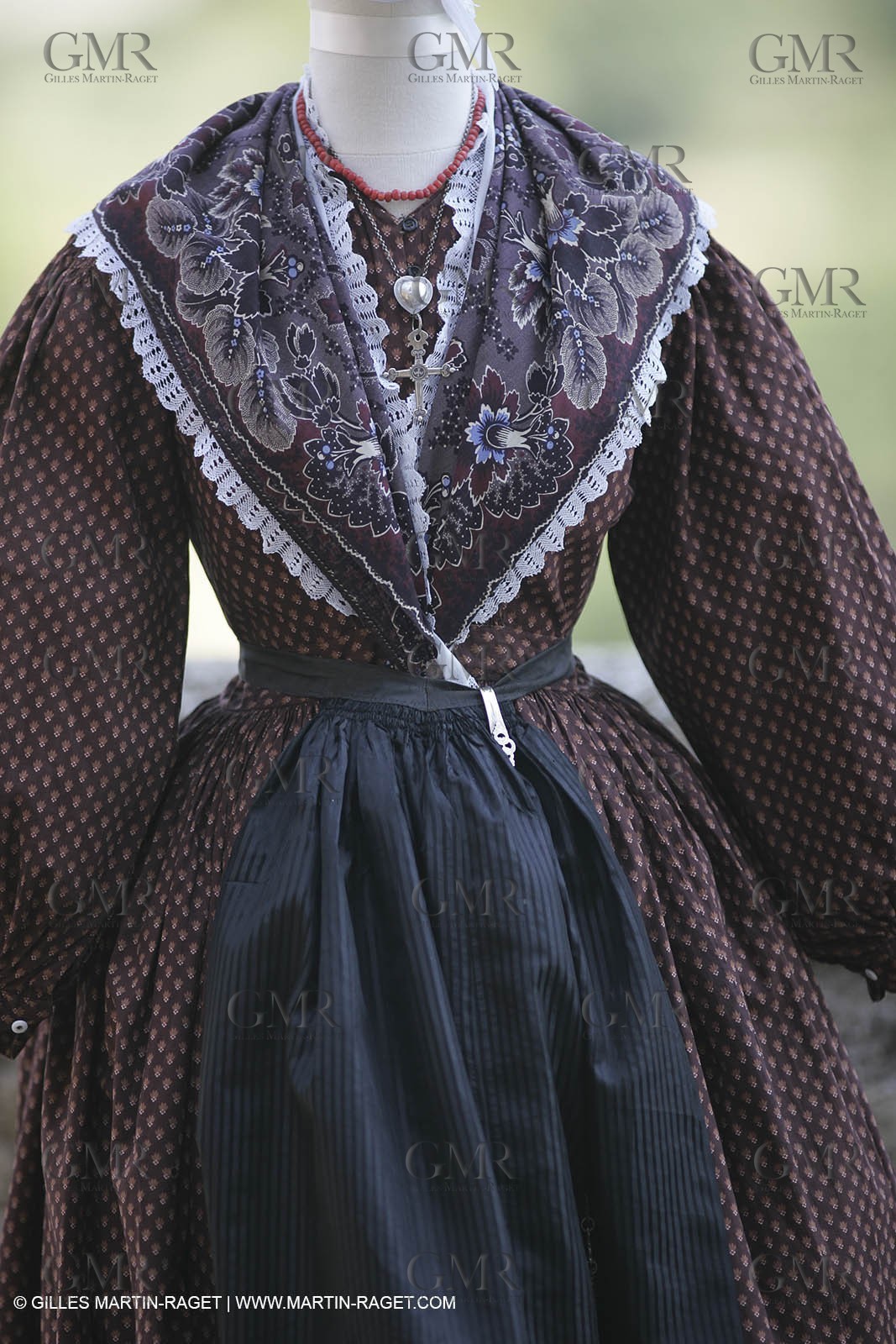 May 2004 - La Tour d'Aigues (FRA, 84) - Old costumes for women of the South exhibition