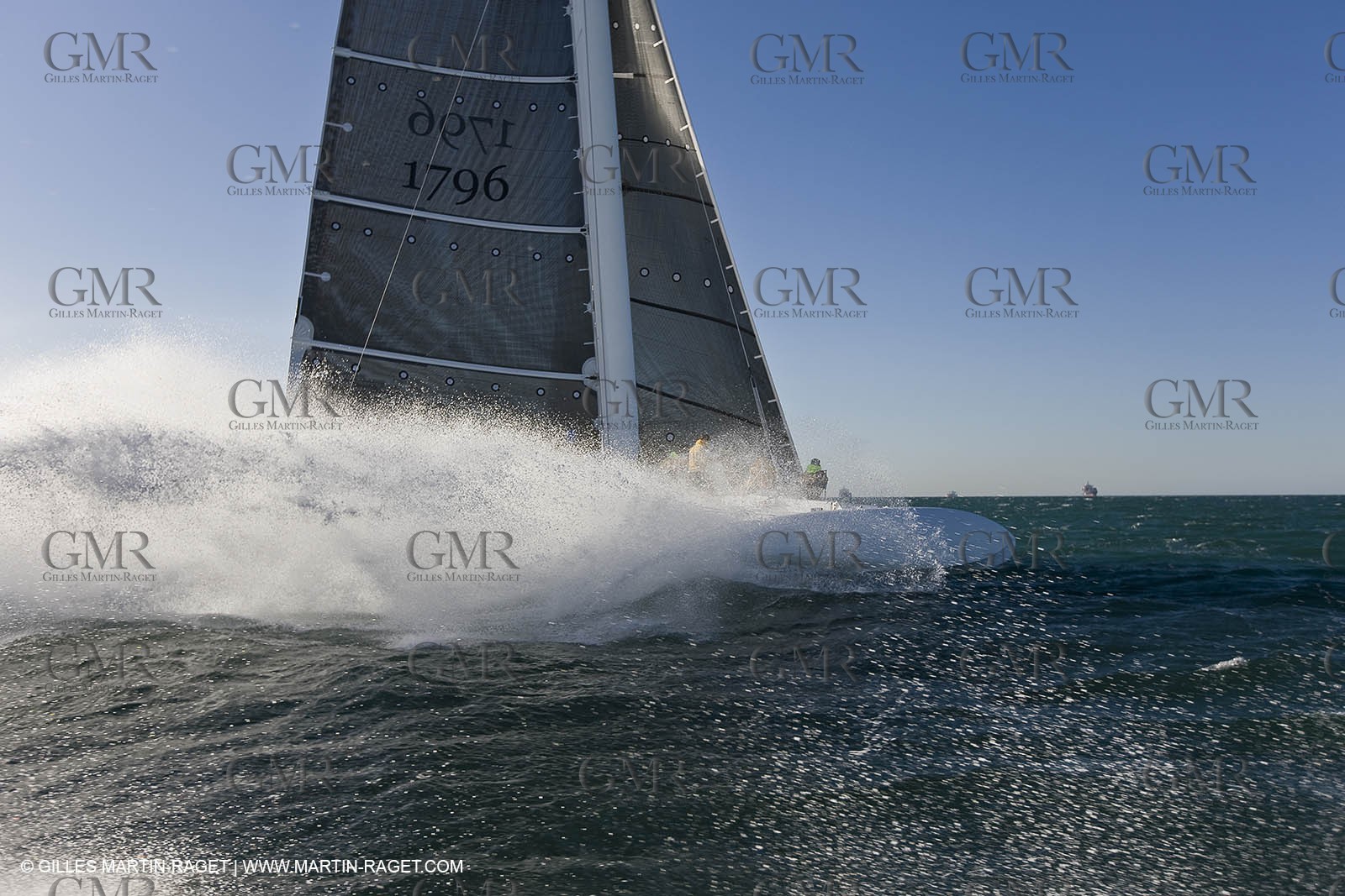 07 04 08 - France - Port Saint Louis du Rhone - Hydroptere - Training