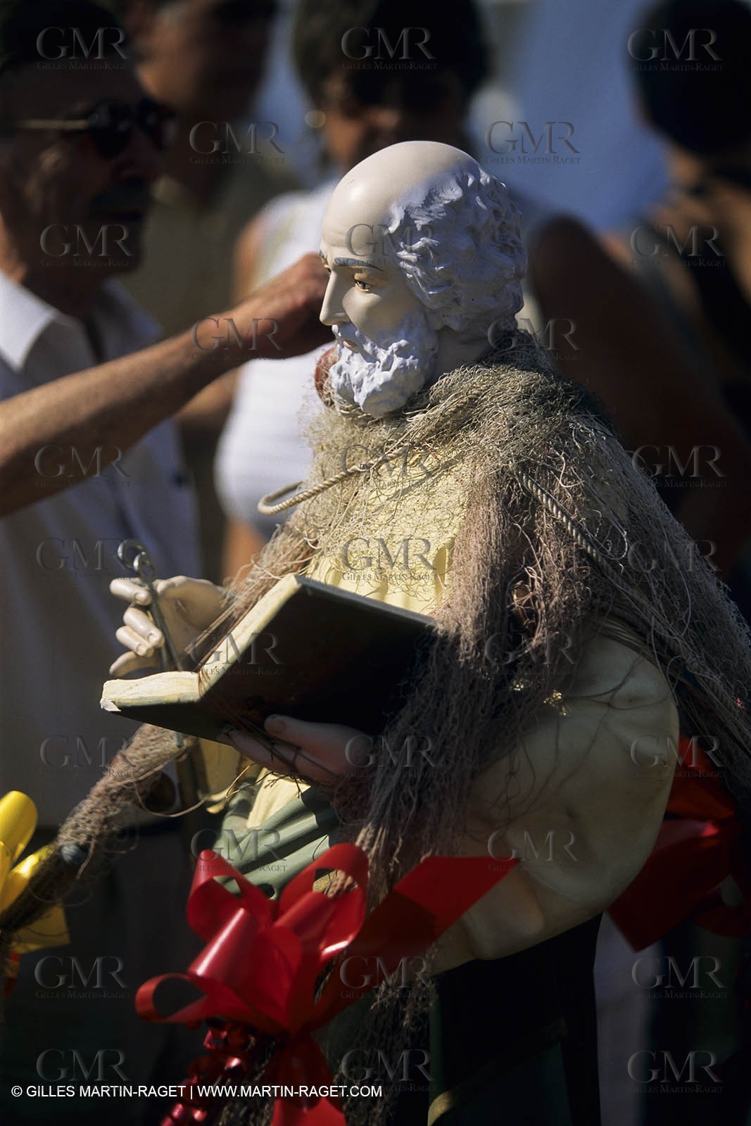 Marseille (FRA), fishermen fest for St Esteve anniversary