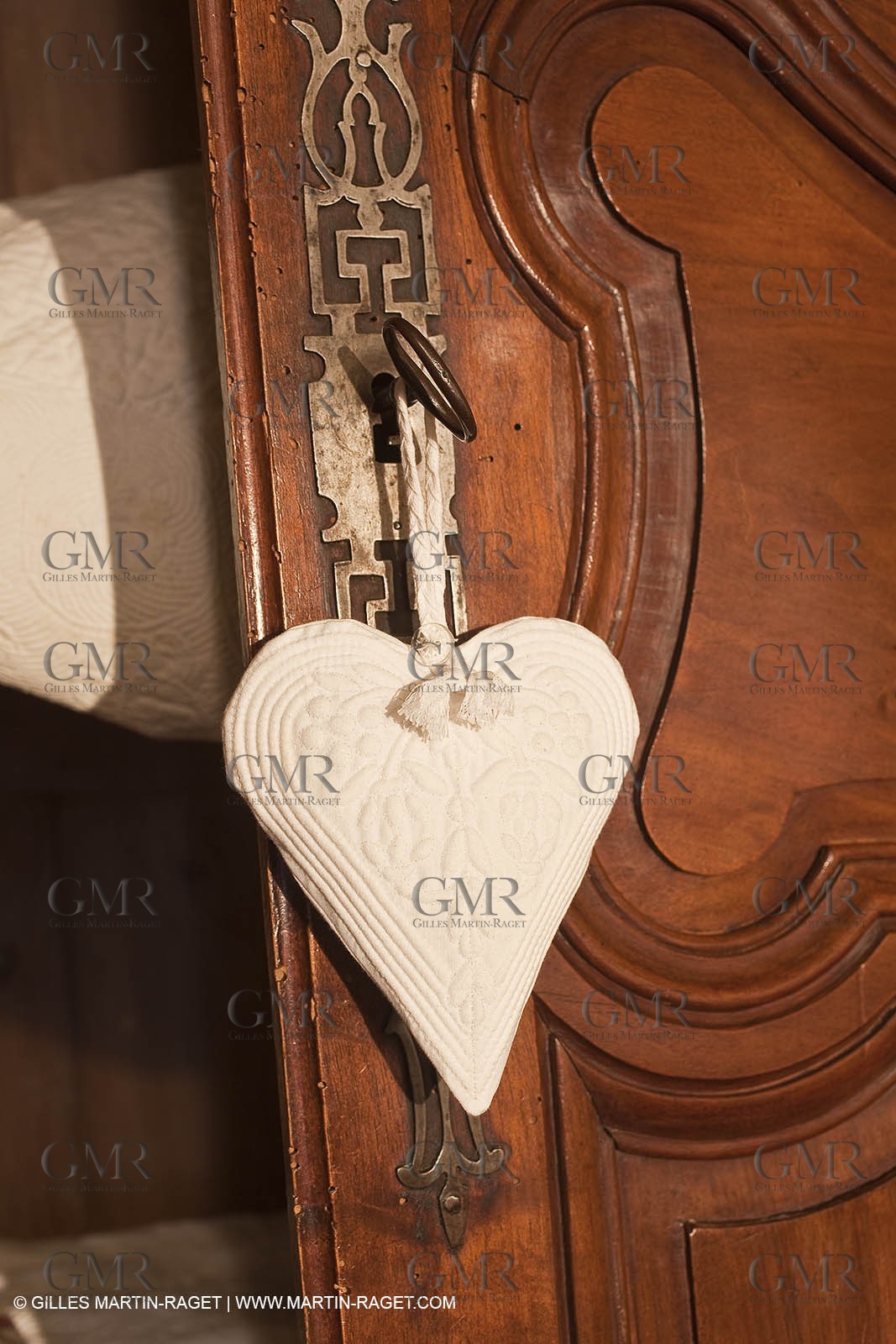 December 2009 - Boutis