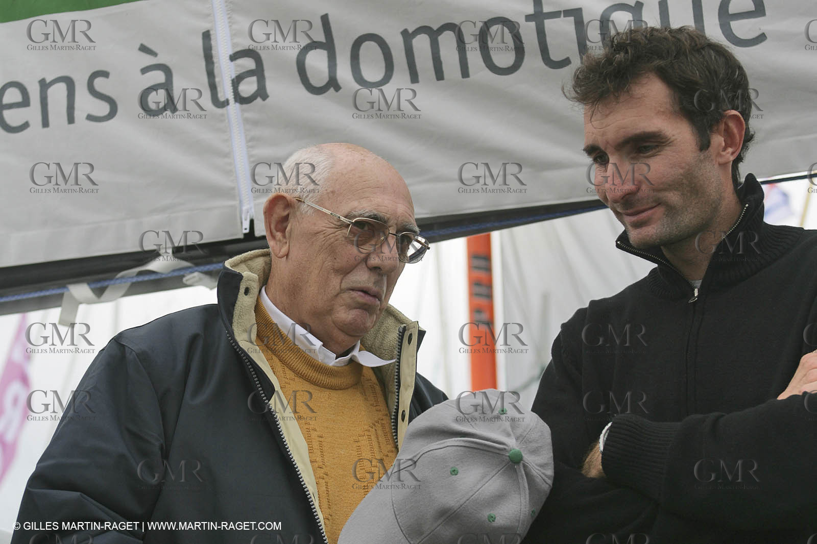 28 10 2006 - Saint Malo (FRA) - Route du Rhum 2006 - Jeremie Beyou with M. Joël Renault, CEO of Delta Dore