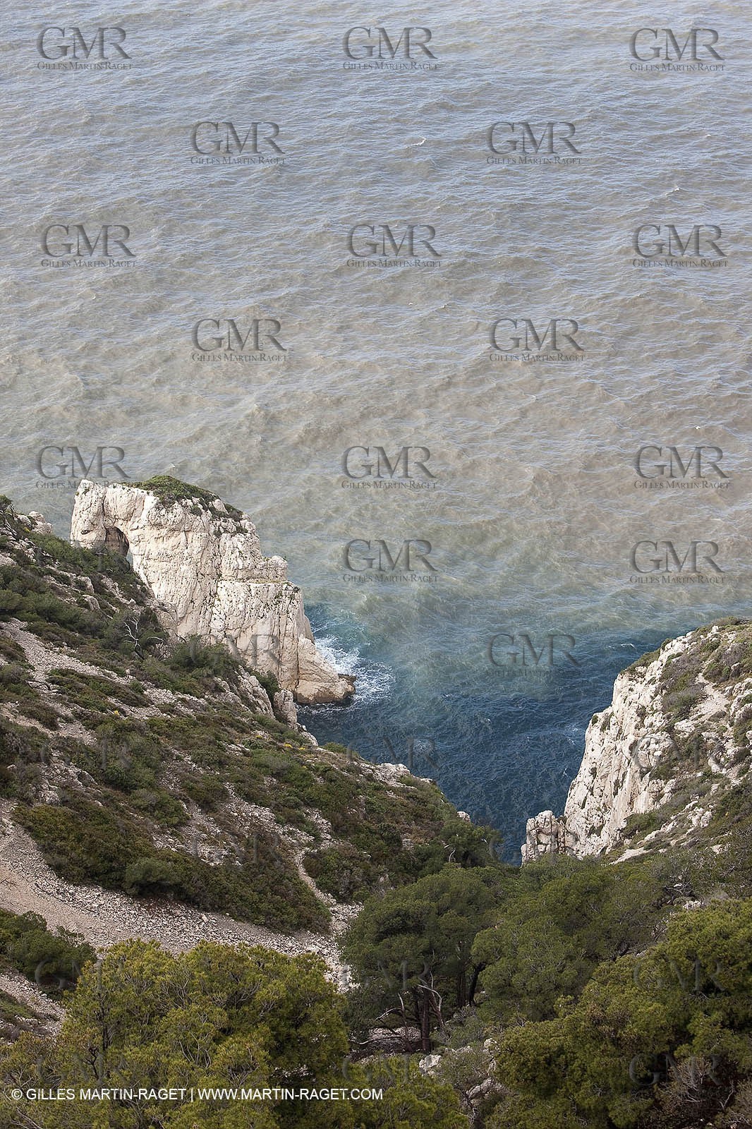 16 04 2009 - Marseille (FRA, 13) - Les Calanques - Cortiou rejections after after stormy weather over Marseilles