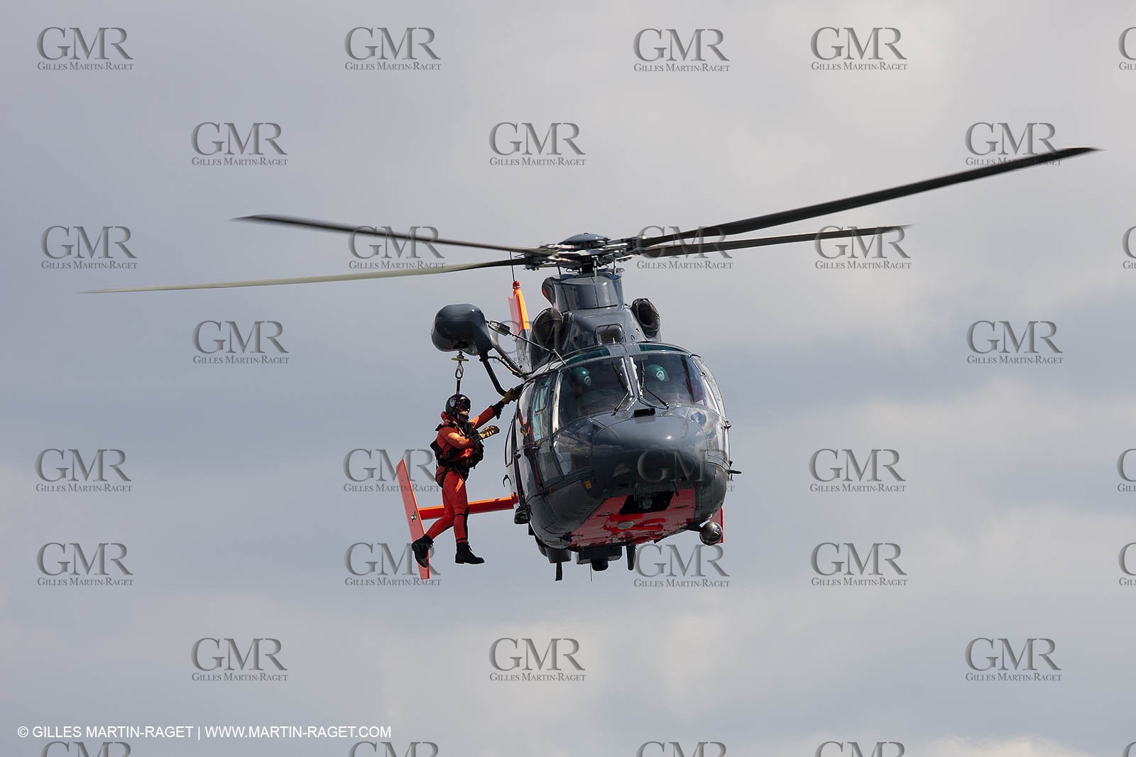 20 04 2010 - Lanveoc Poulmic - French Naxy Grand Prix - Heli rescue demo
