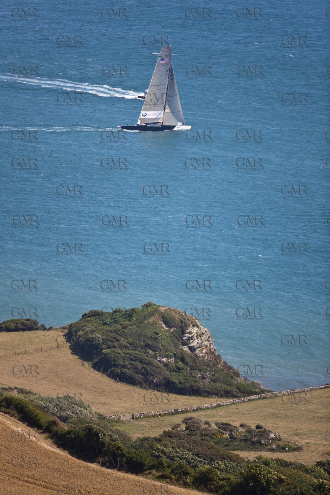 05 08 2010 - Cowes (UK, IOW) - The 1851 Cup -  BMW ORACLE Racing -  - Round The Island Race - Passing Ste Catherine Lighthouse.