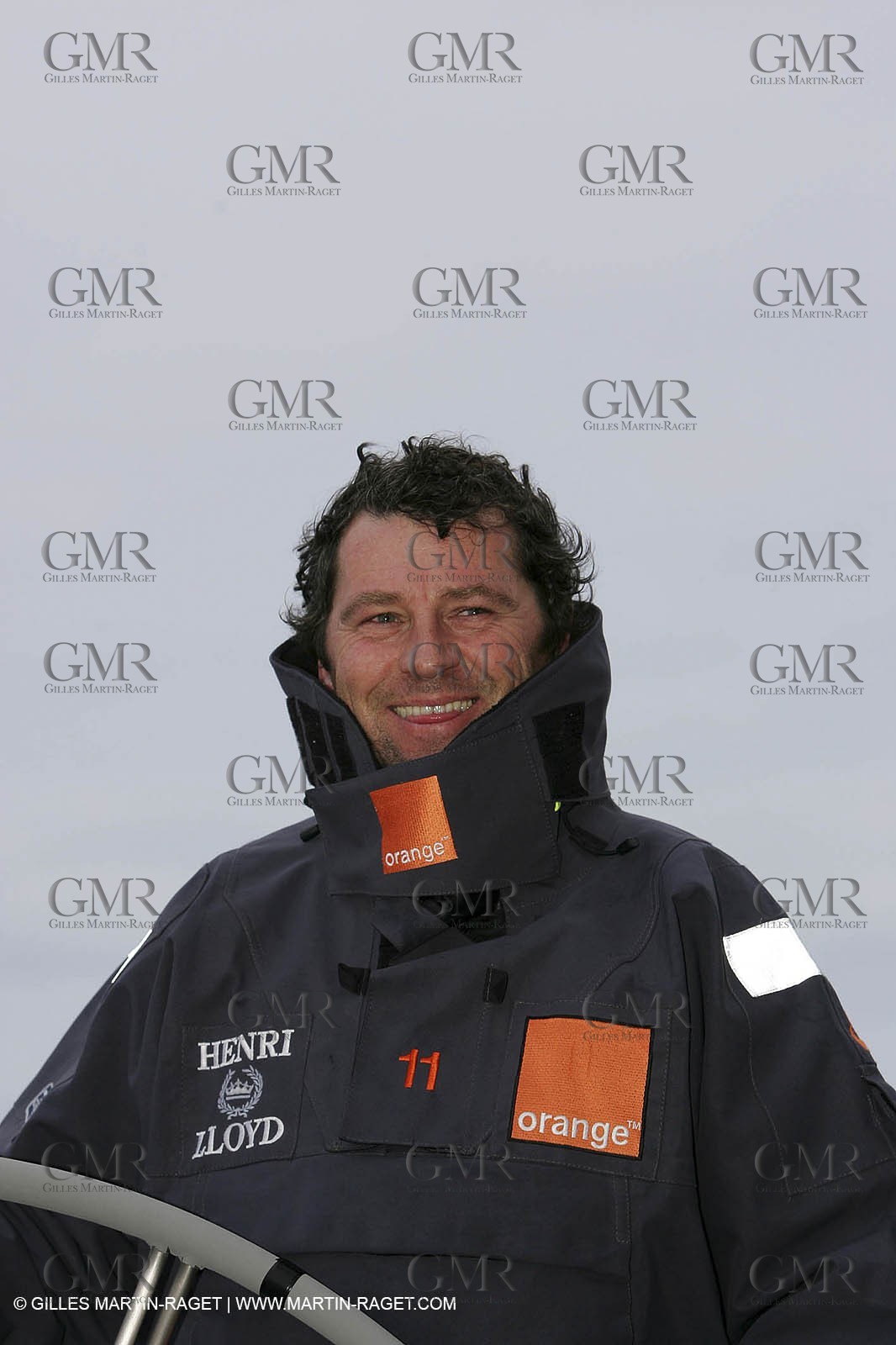 Trophée Jules Verne - Lorient - 30 12 04 - Orange II - Entraînement - A bord - Lionel Lemonchois