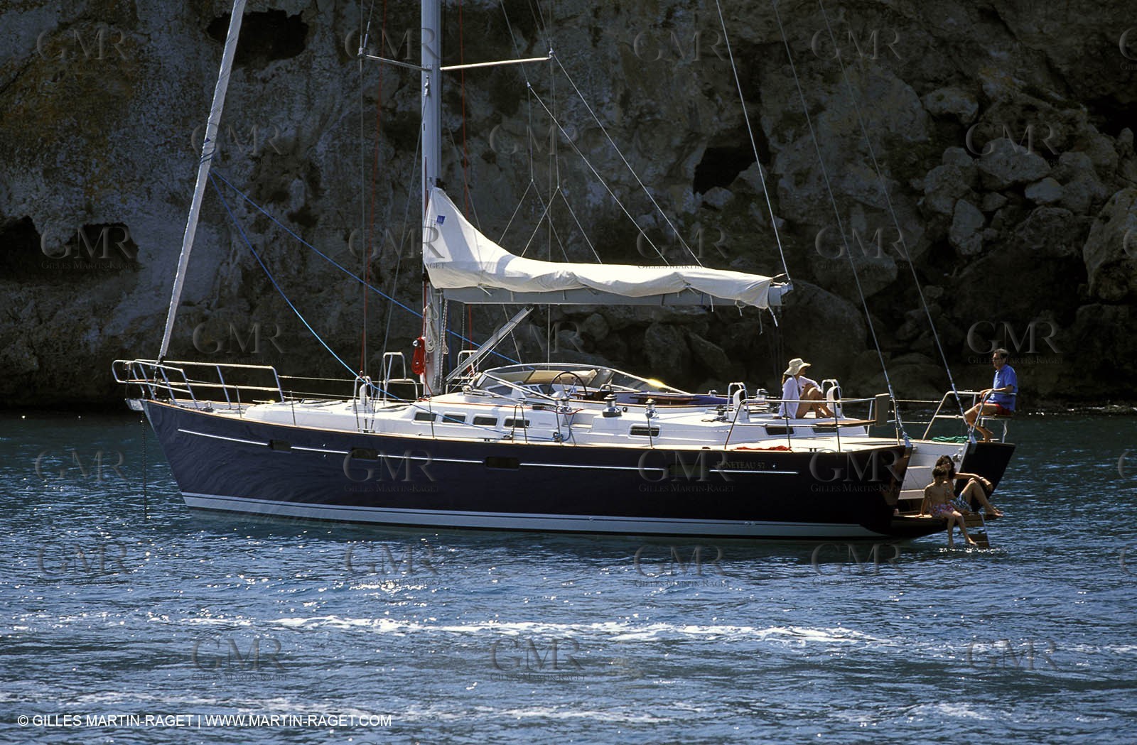 Monocoque de croisiere au mouillage