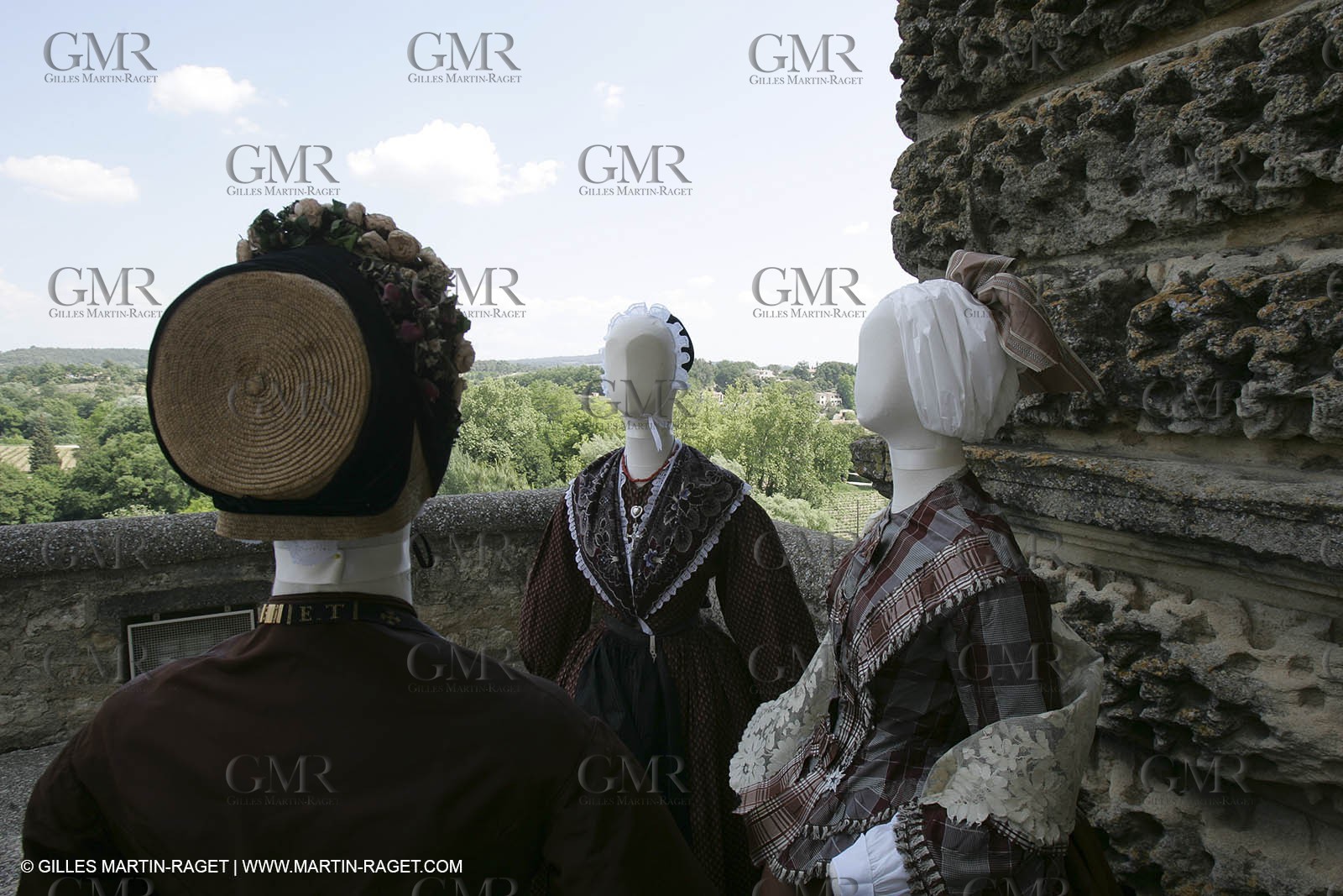 May 2004 - La Tour d'Aigues (FRA, 84) - Old costumes for women of the South exhibition