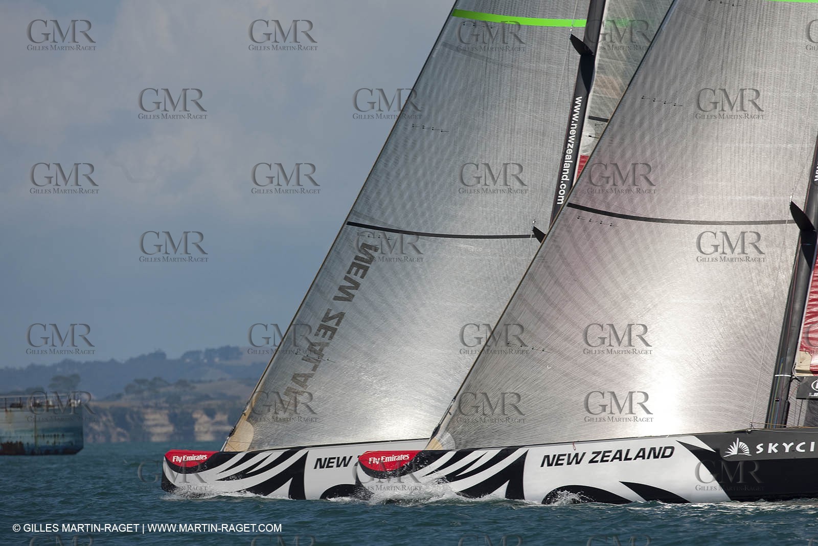 23 01 2009 - Auckland (NZL) -  Louis Vuitton Pacific Series - BMW ORACLE Racing-Tuning up onboard Emirates Team New Zealand yacht