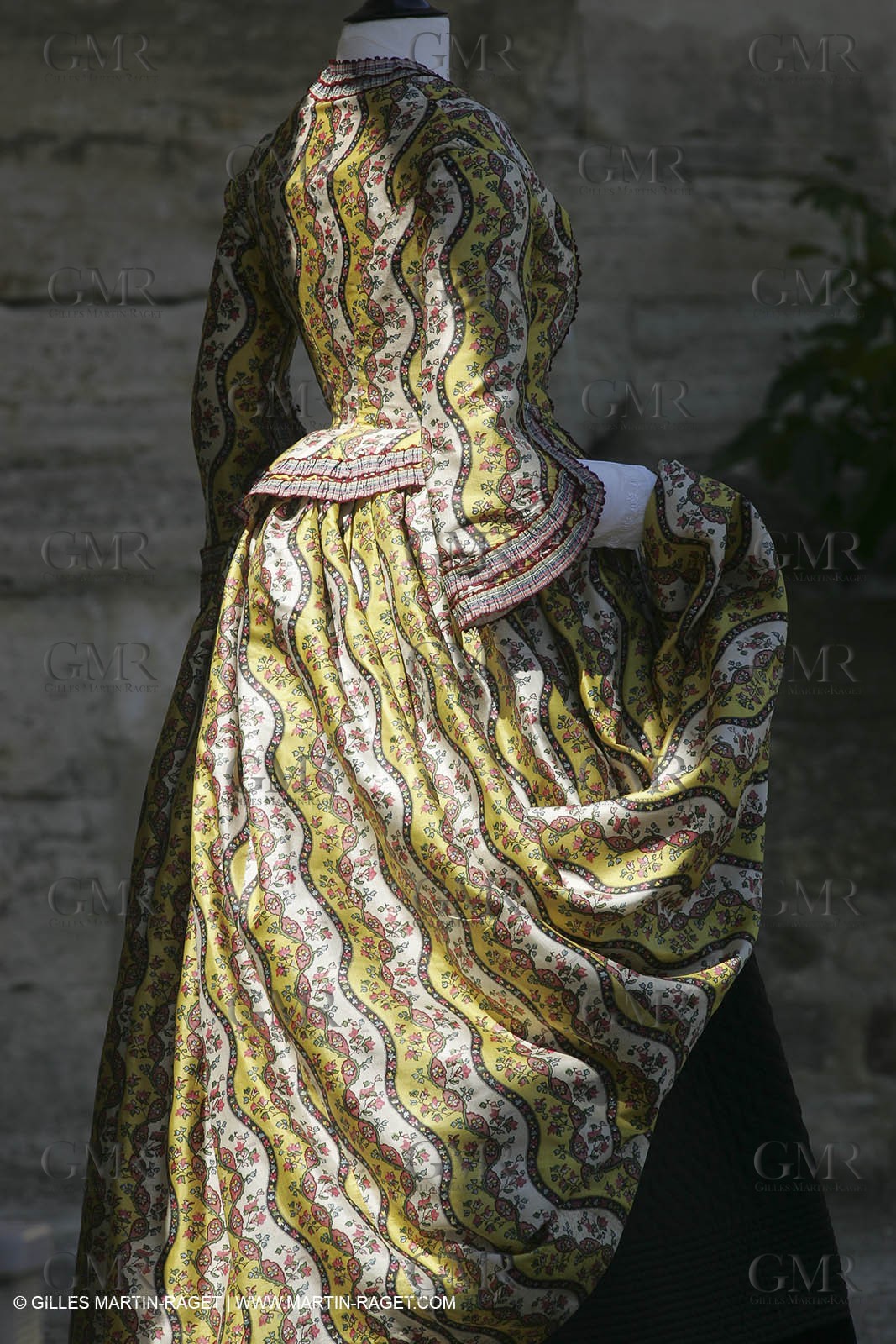 May 2004 - La Tour d'Aigues (FRA, 84) - Old costumes for women of the South exhibition