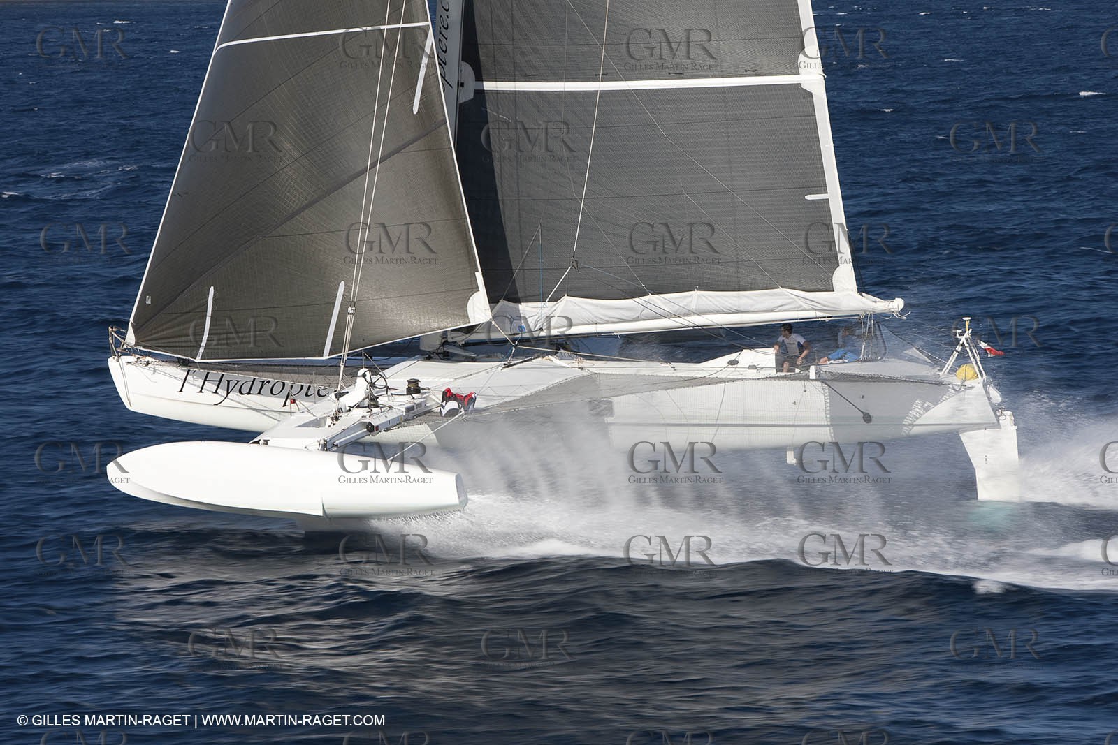 Samedi 5 septembre 2009 - Hyères (FRA, 83) - L'Hydroptère bat le record du monde de vitesse avec un run à 51,36 knts (sous réserve de ratification par le WSSRC)