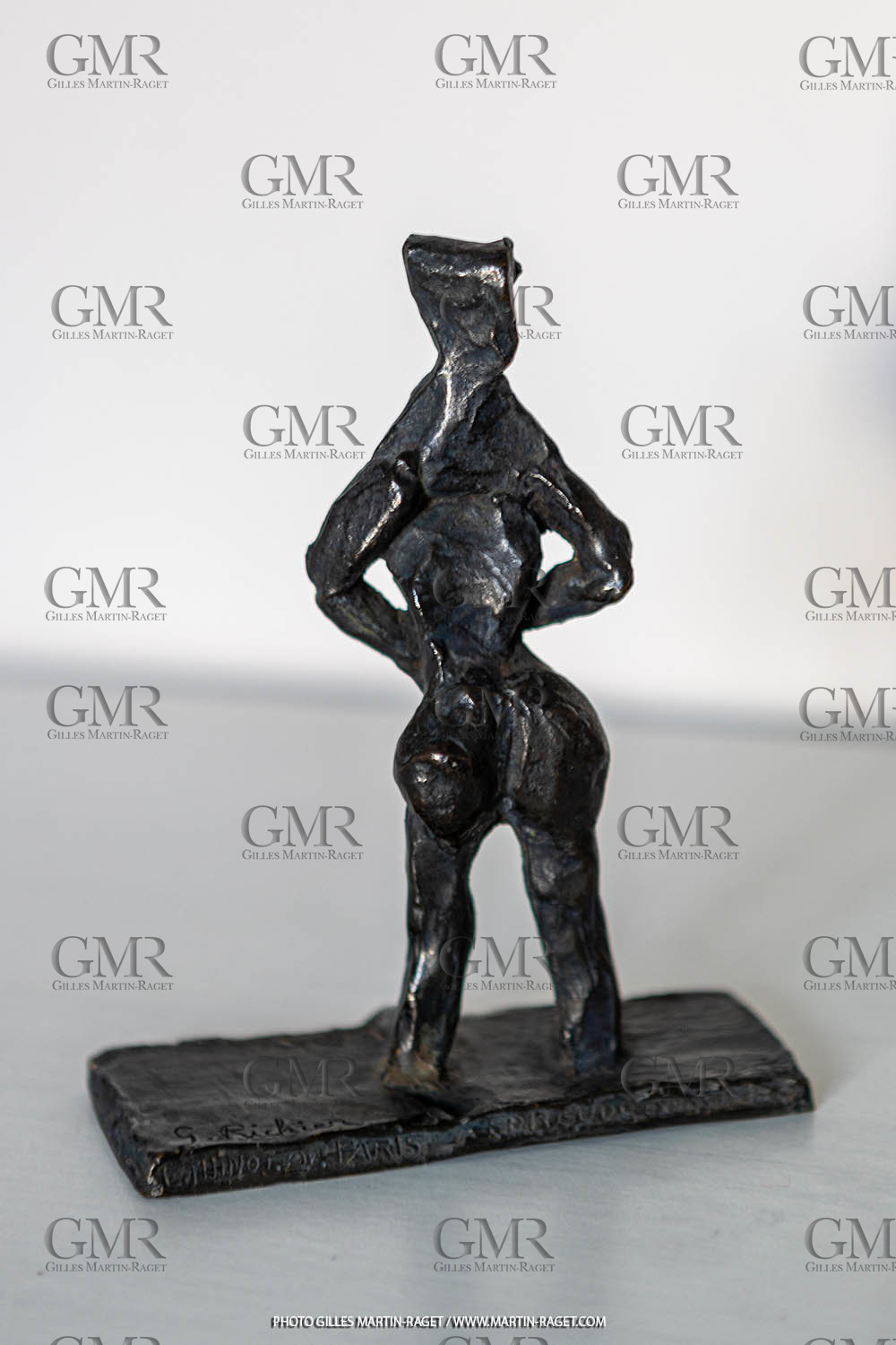 12 01 2023, Marseille (FRA, 13), Oeuvre de Germaine Richier, Petit nu I, 1955, bronze patiné foncé, épreuve d'exposition, fondeur : L.Thinot,.Paris, 13 X 10,5 X 4.5 cm, collection particulière