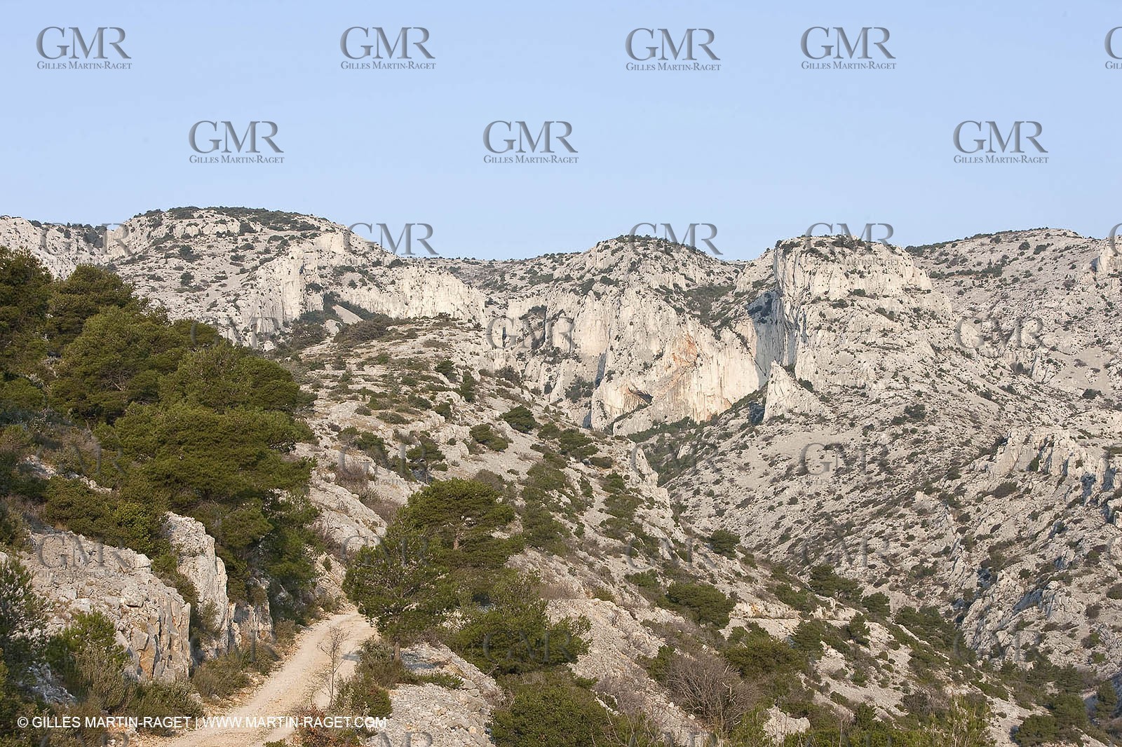 20 03 2009 - Marseille (FRA, 13) - Les Calanques - Crêtes de l'Estret - right. : Vallon des rampes and Cirque des Pételins, left. : Vallon de la réserve