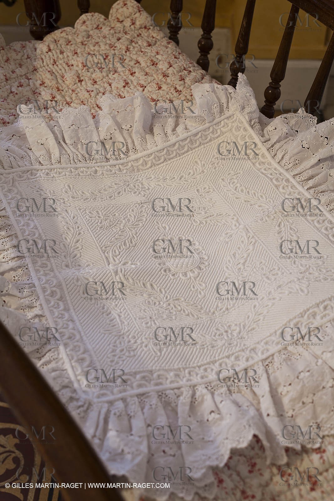 December 2009 - Boutis