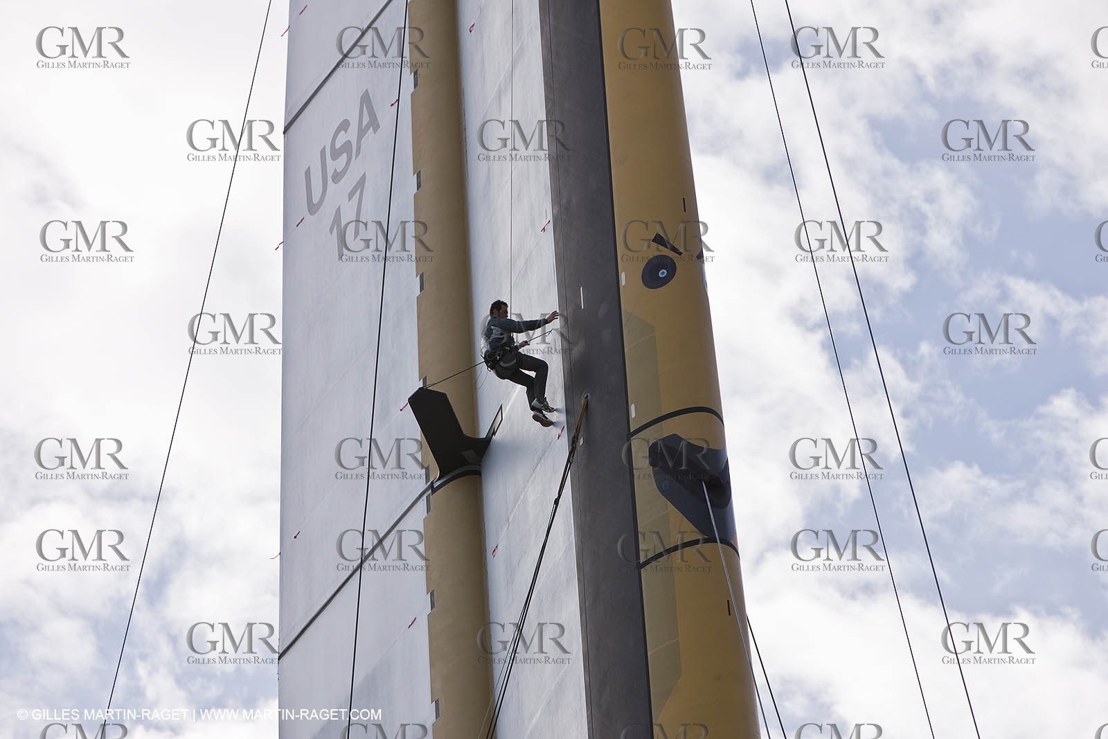 06 02 2010 - Valencia (ESP) - 33rd America's Cup - BMW ORACLE Racing - Day off 1 - Getting the yacht ready