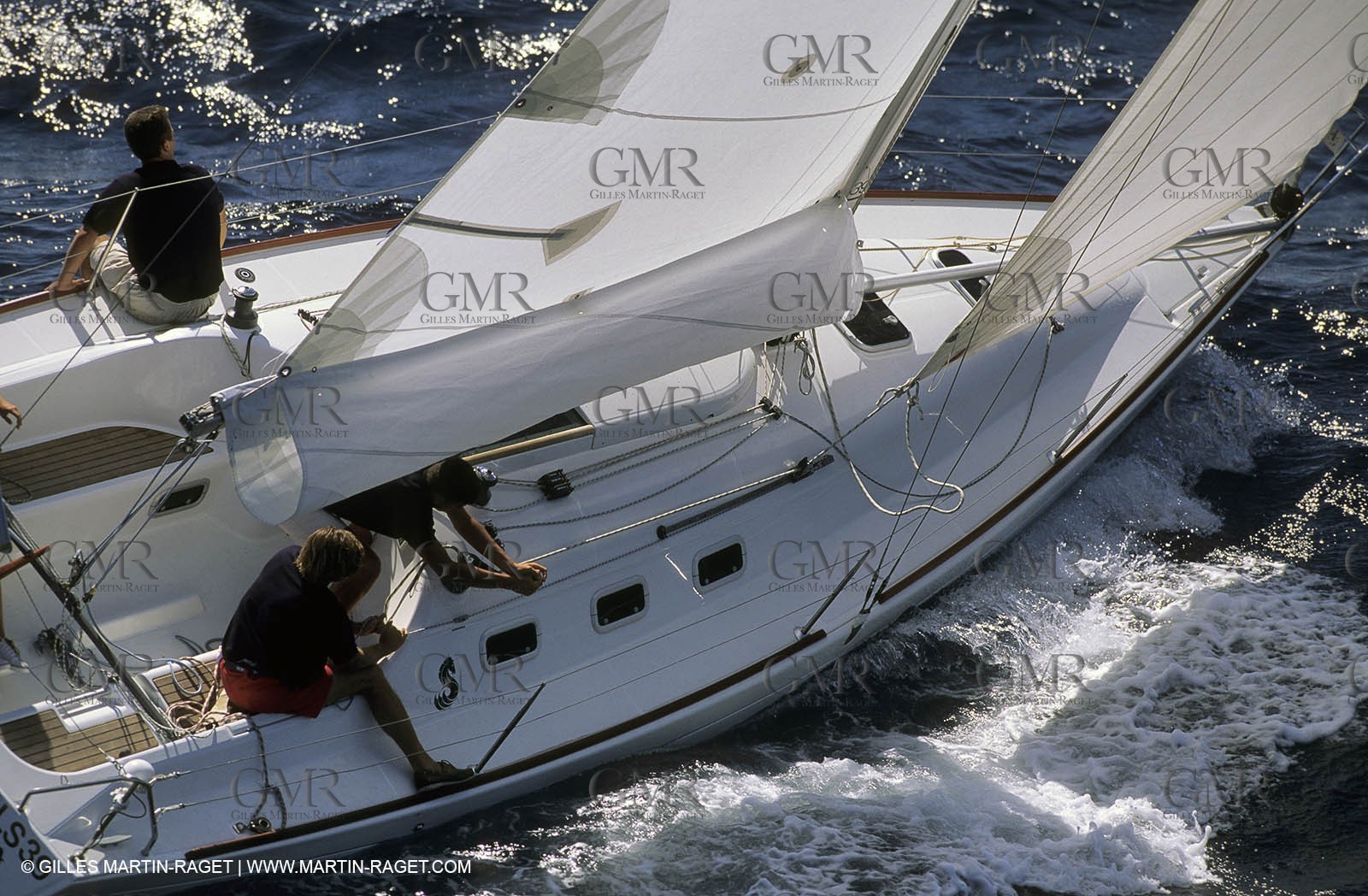 Crusing monohull sailing