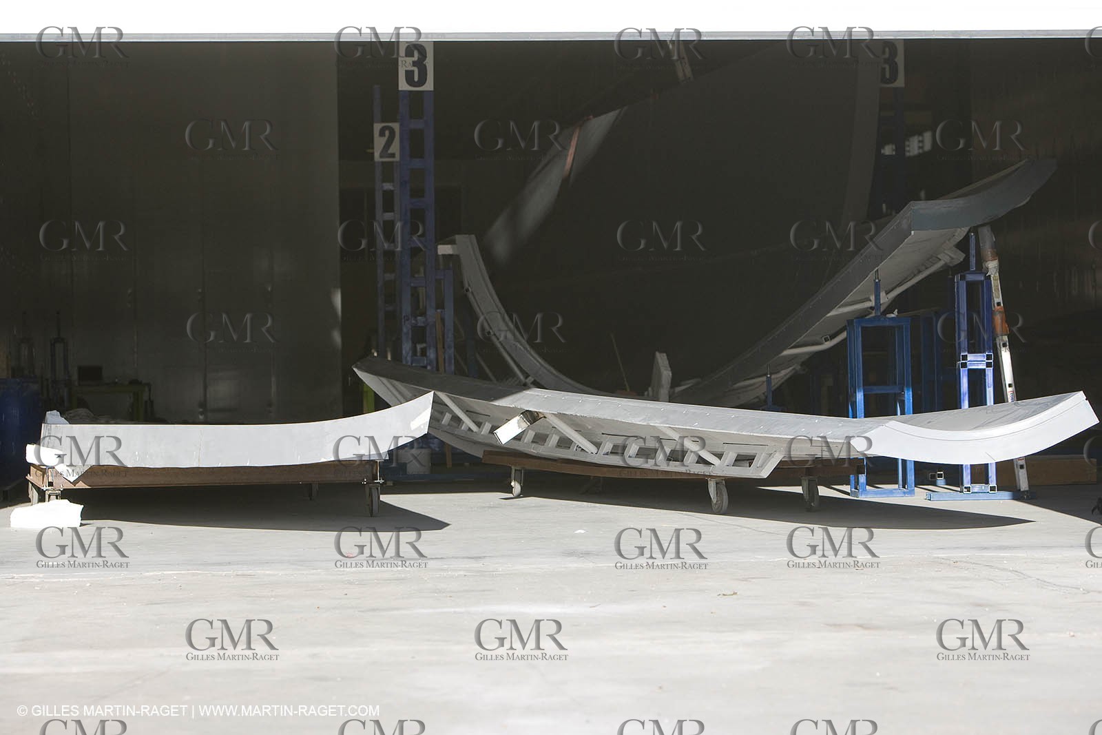 22 01 2008 - La Ciotat (FRA, 13) - Construction of cruising catamaran Nahema at H2X boatyard - Mould construction