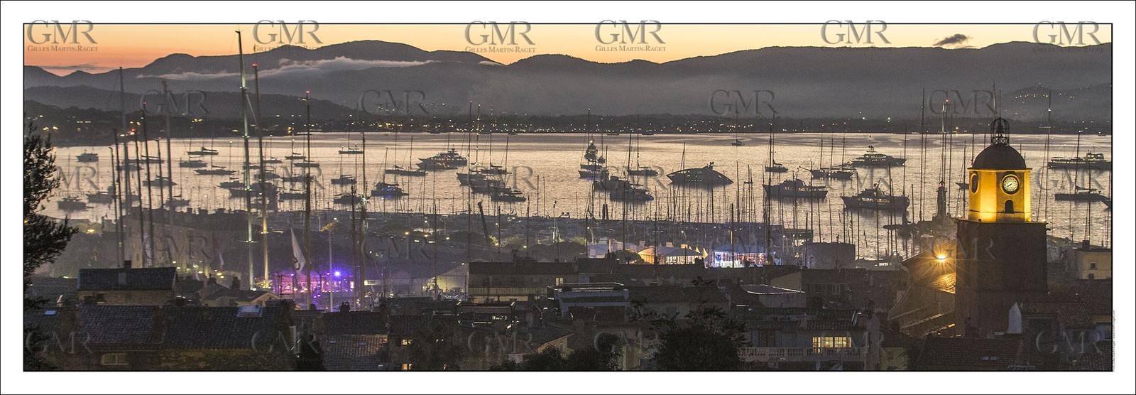 Produit : Tirage photo réalisé par nos soins sur imprimante jet d'encre professionnelle Epson à partir de 8 encres ultrachrome inaltérables (label Digigraphie).Formats au choix :. 20 x 60 cm. 33 x 95 cm- 52 x 150 cmChoix des papiers :. Papier standard brillant 250 gr., filet noir, marge blanche, tirage non signé. Papier haut de gamme satiné 290 gr. filet noir, marge blanche, tirage vérifié et signé par l'auteur.. Autres supports (canvas, acrylique, dibond) sur demandeConditionnement : tube cylindrique renforcé.Options pour l'expédition : . colissimo + dépôt boîte aux lettres (France uniquement). Colissimo avec signature à réception. Transporteur express (2 jours ouvrés) avec signature à réceptionCliquez sur caddie pour sélectionner votre formule et démarrer la procédure de commande en ligne