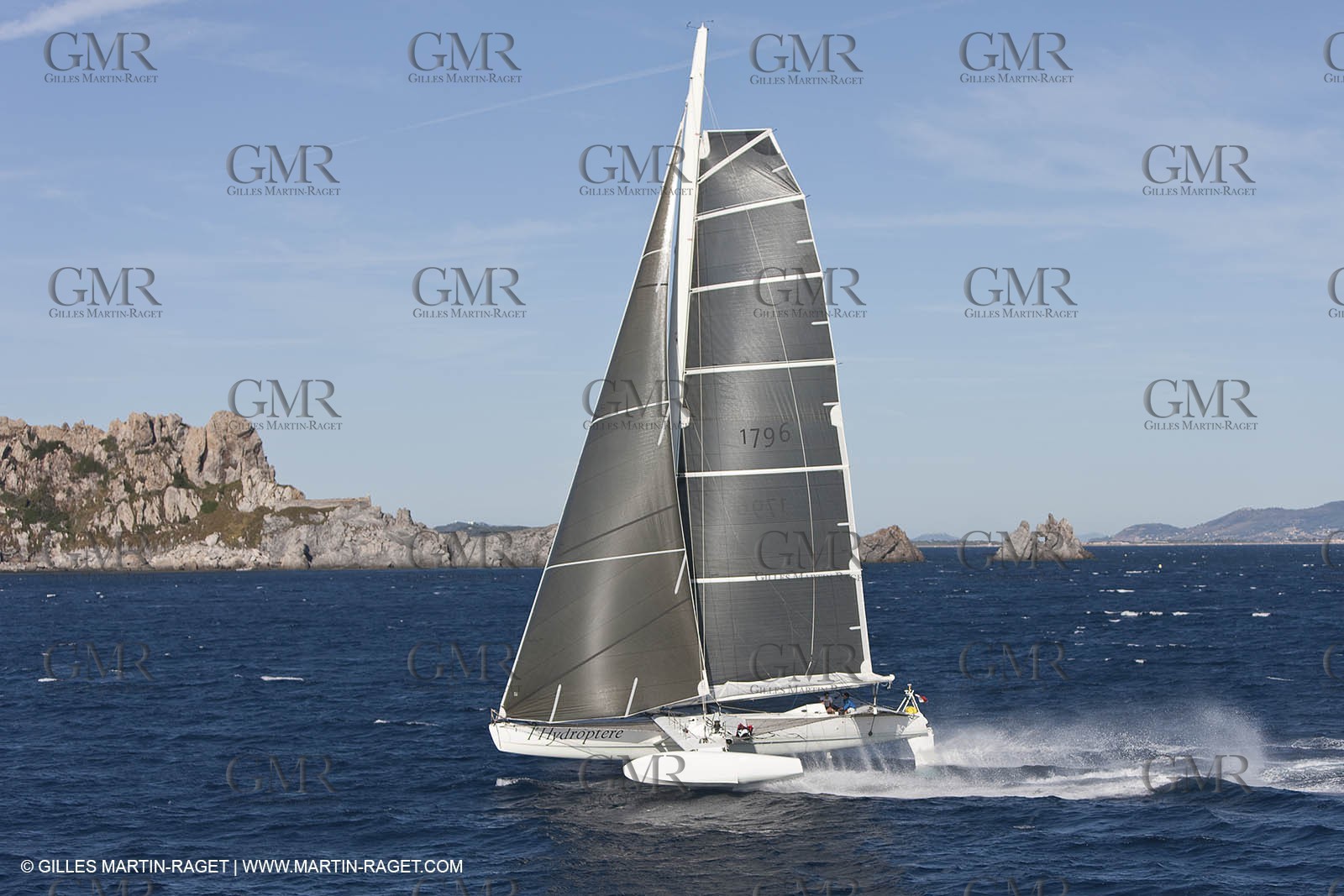 Samedi 5 septembre 2009 - Hyères (FRA, 83) - L'Hydroptère bat le record du monde de vitesse avec un run à 51,36 knts (sous réserve de ratification par le WSSRC)