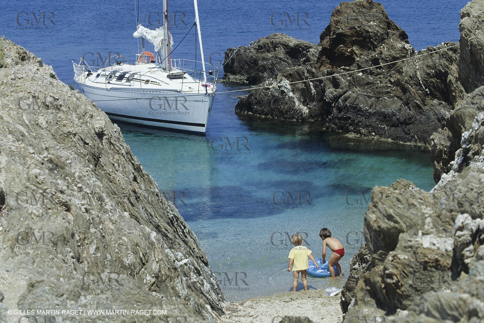 Sailing, cruising, children onboard