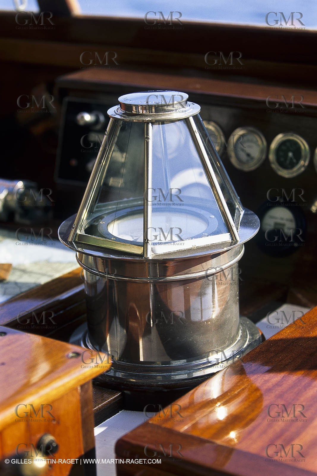 MOTORYACHT Bois147.jpg