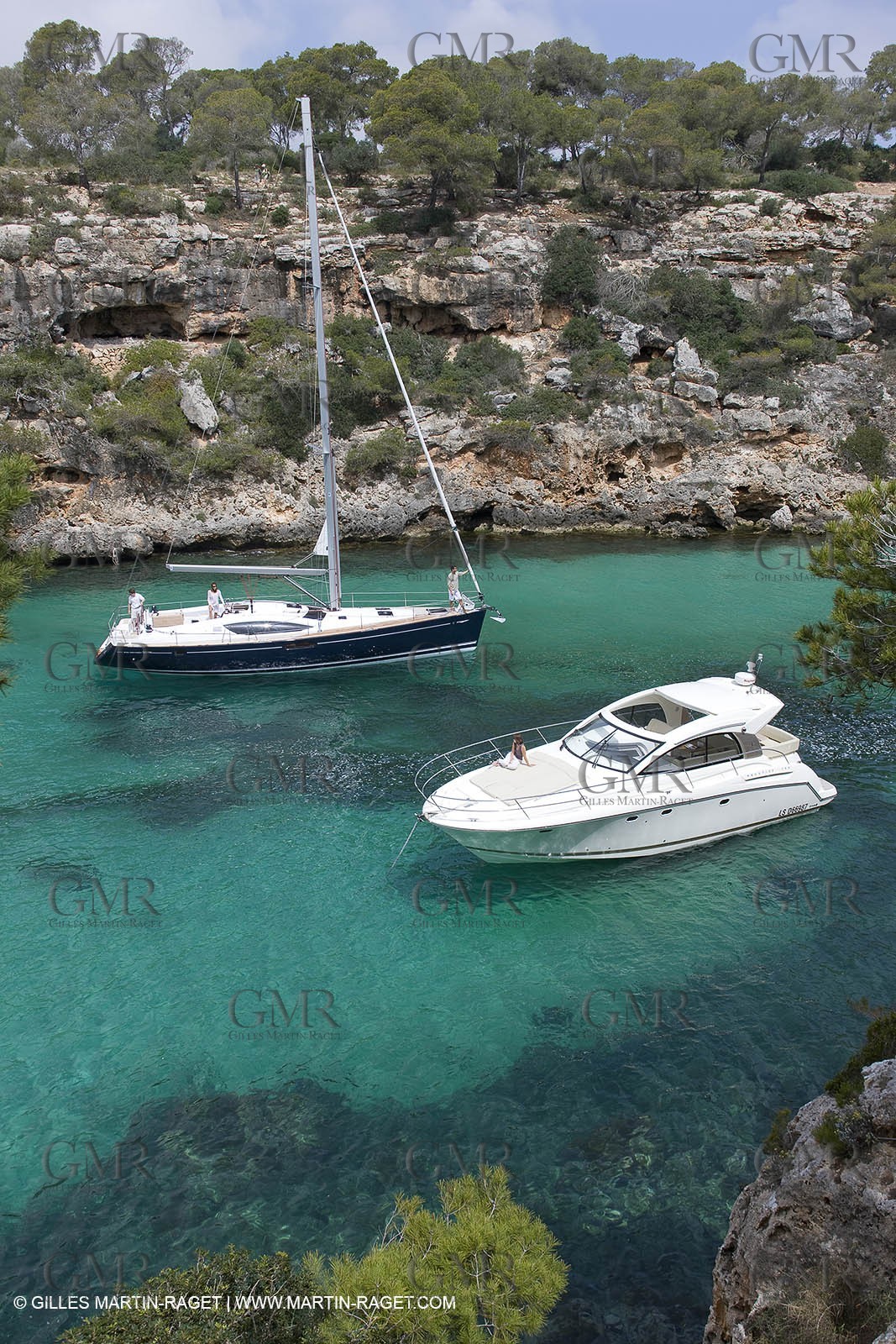 Cruising monohull mooring