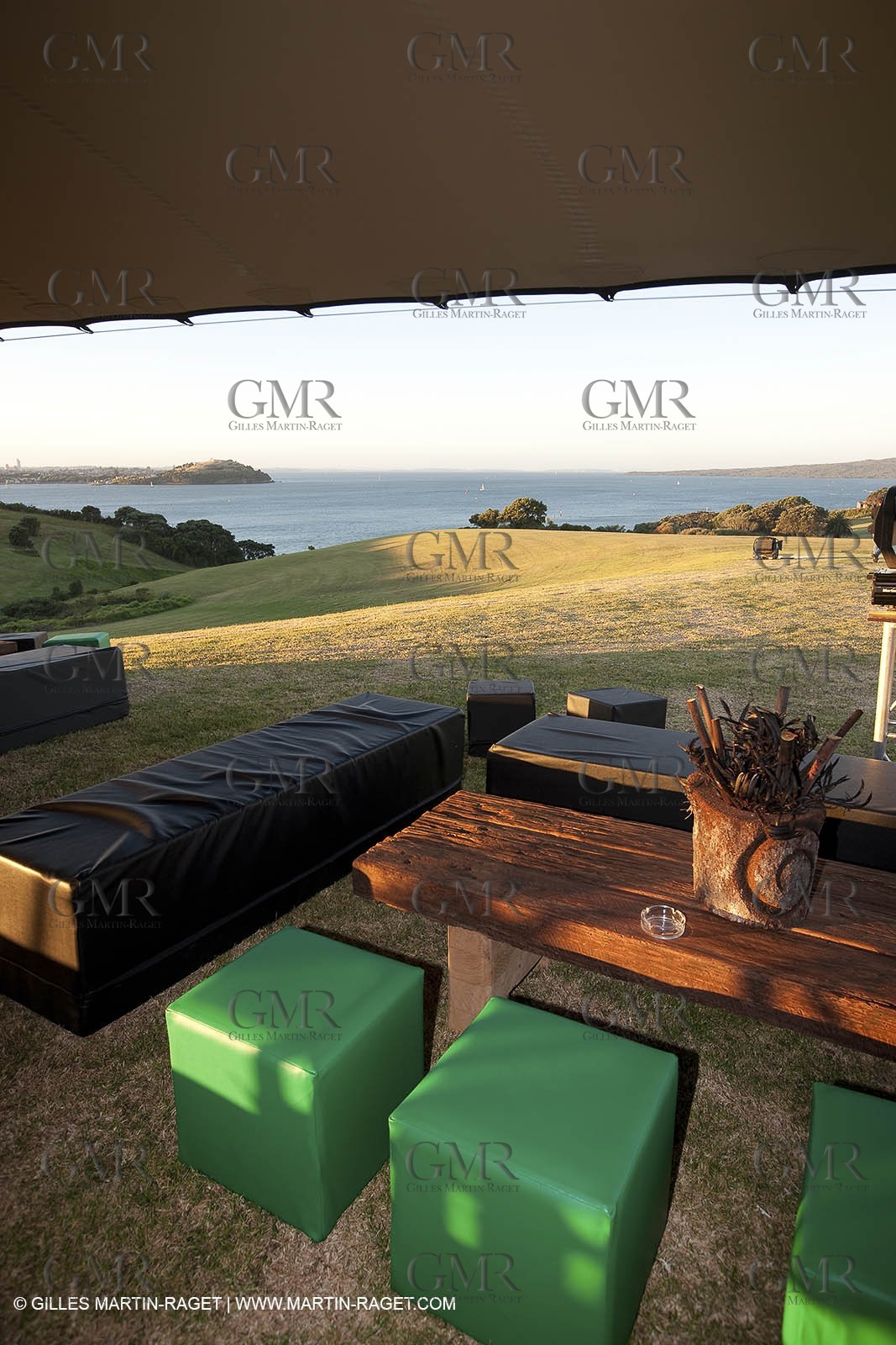 07 02 2009 - Auckland (NZL) -  Louis Vuitton Pacific Series -  Racing Day 7 - Round Robin 2 - Louis Vuitton Party