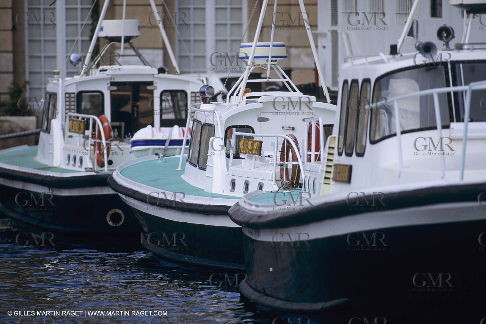 Monde maritime, opérations porturaires, ports, manoeuvres, marine world, harbour operations, maritime shipping,