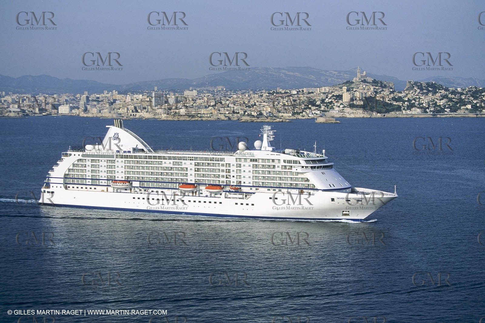 Paquebots, liners, cruise ships