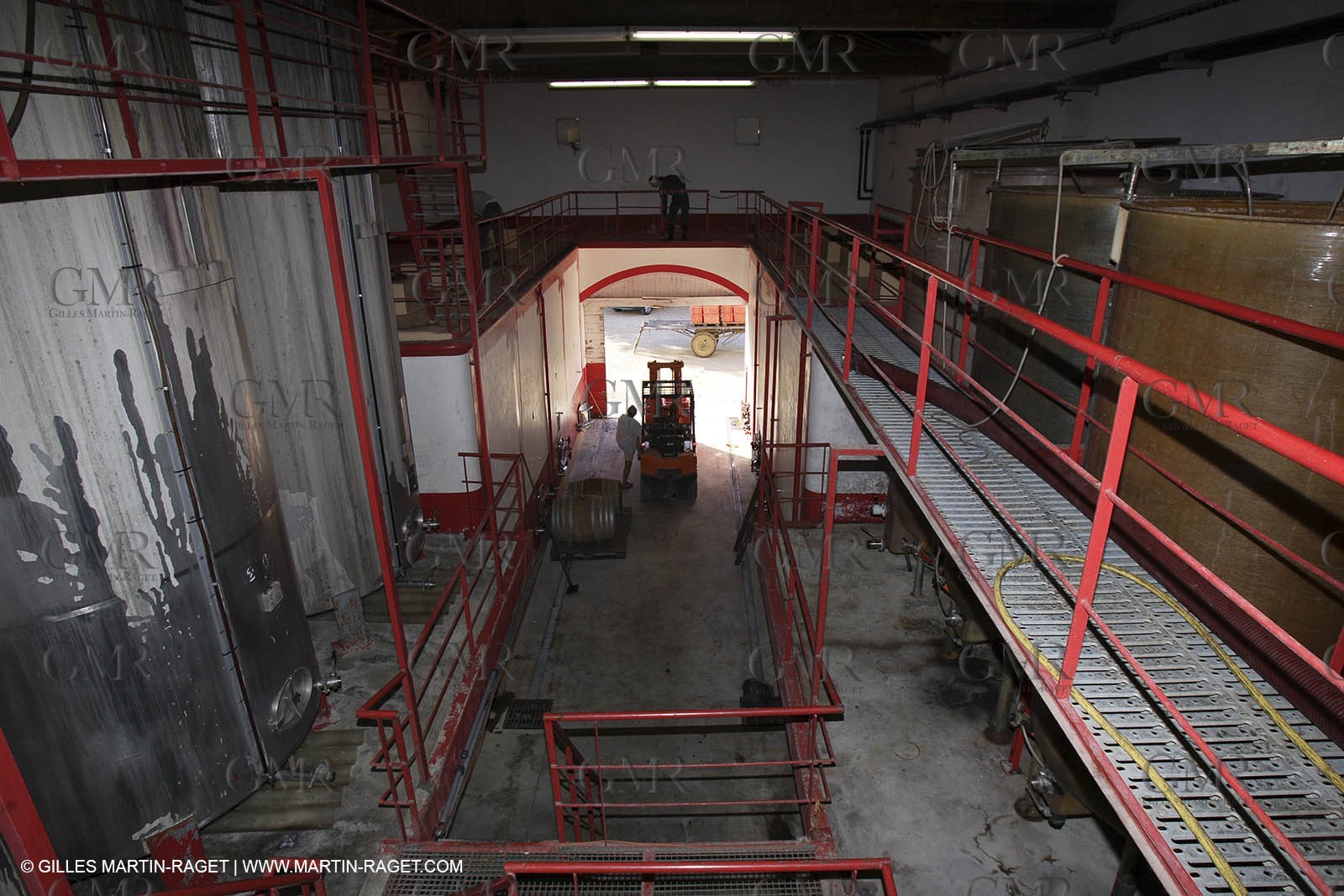 Nîmes Métropole vendanges .chateau d'or et de gueule