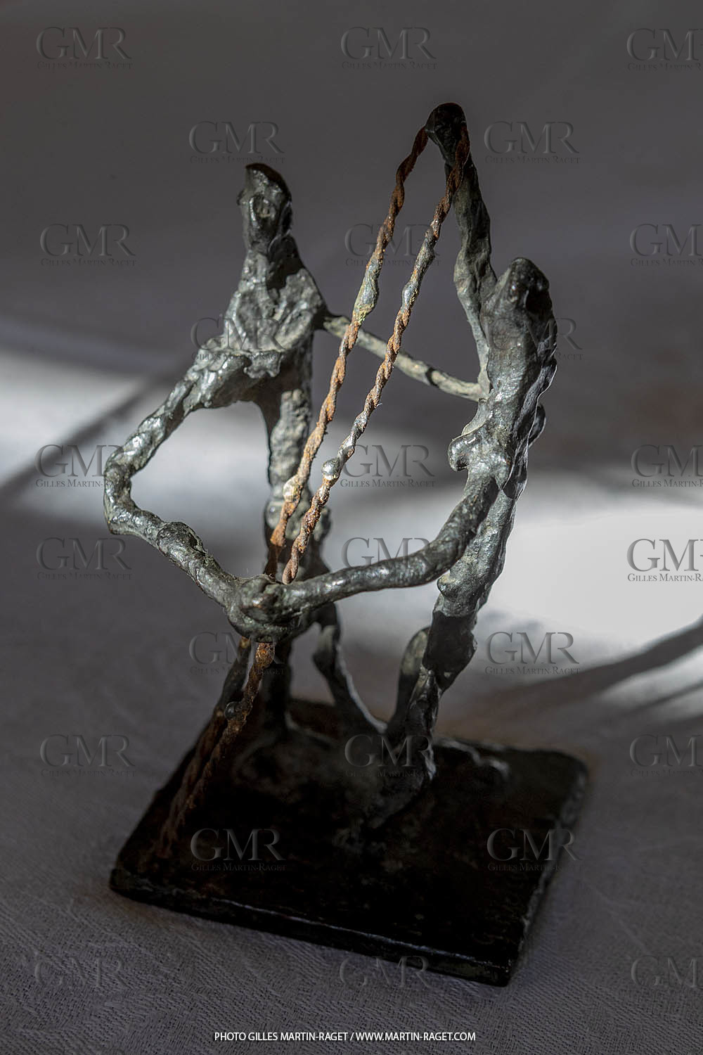 11 02 2020, St Rémy de Provence (FRA,13), Oeuvre de Germaine Richier, Le Combat 1946, Bronze patiné foncé, Epreuve d'exposition, Fondeur L. Thinot, 12 x 8 x 7 cm, Collection particulière