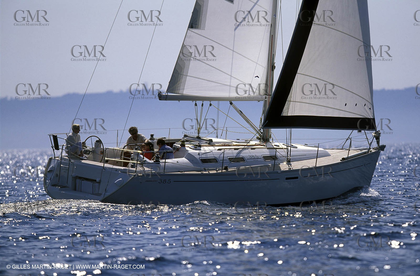 Crusing monohull sailing