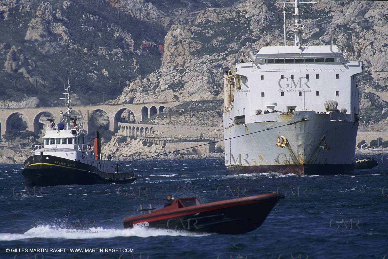 Monde maritime, opérations porturaires, ports, manoeuvres, marine world, harbour operations, maritime shipping,