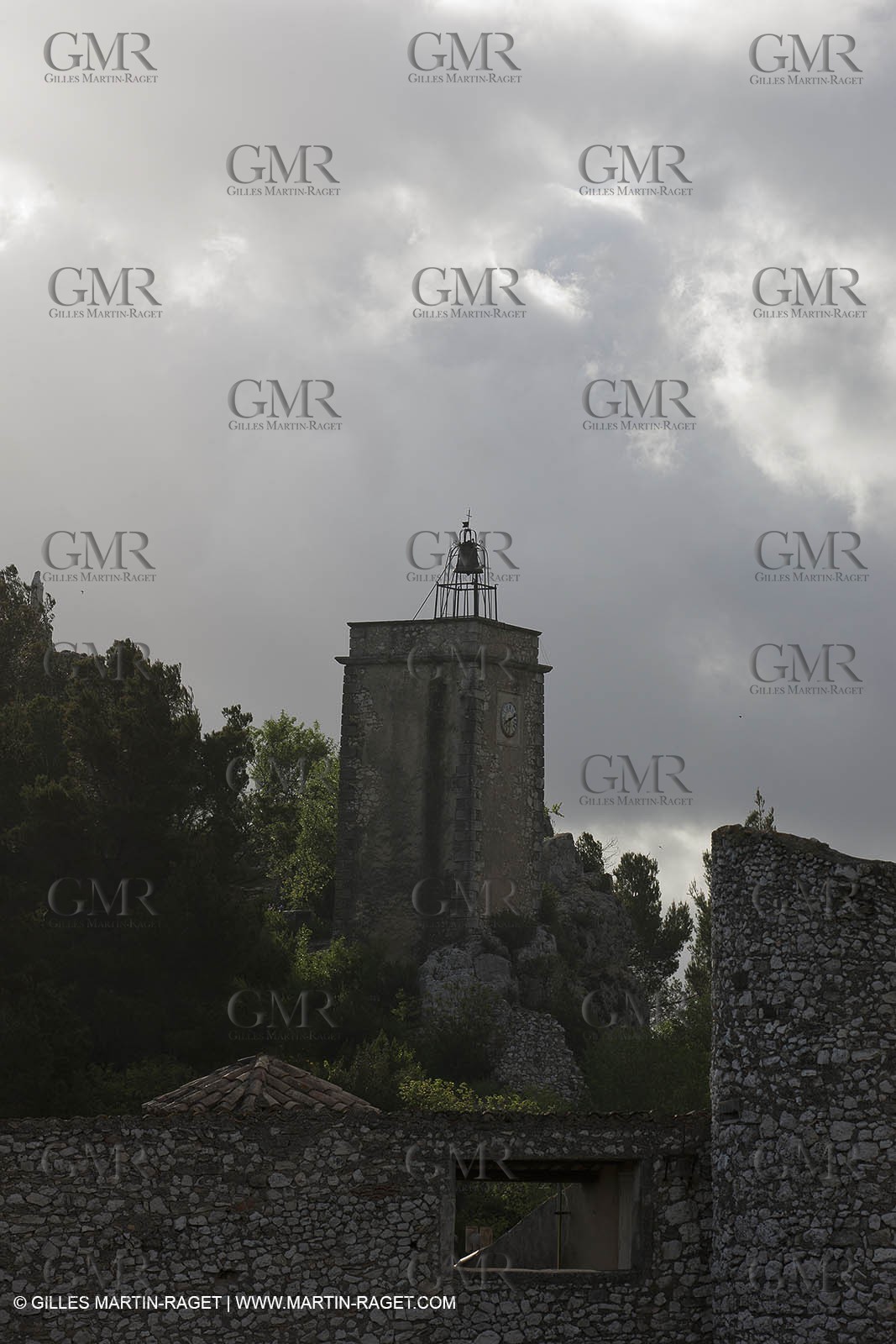 29 04 2012 - Eygalières (FRA, 13) - Chaîne des Alpilles vers Eygalières