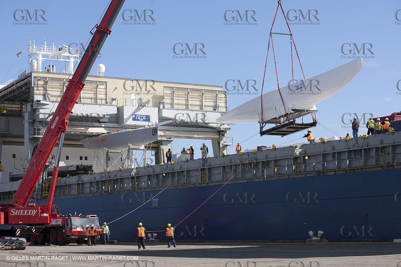 01 03 2011 - San Frnacisco (USA,CA) - Harbour operations - ship details - ship unloading - containers