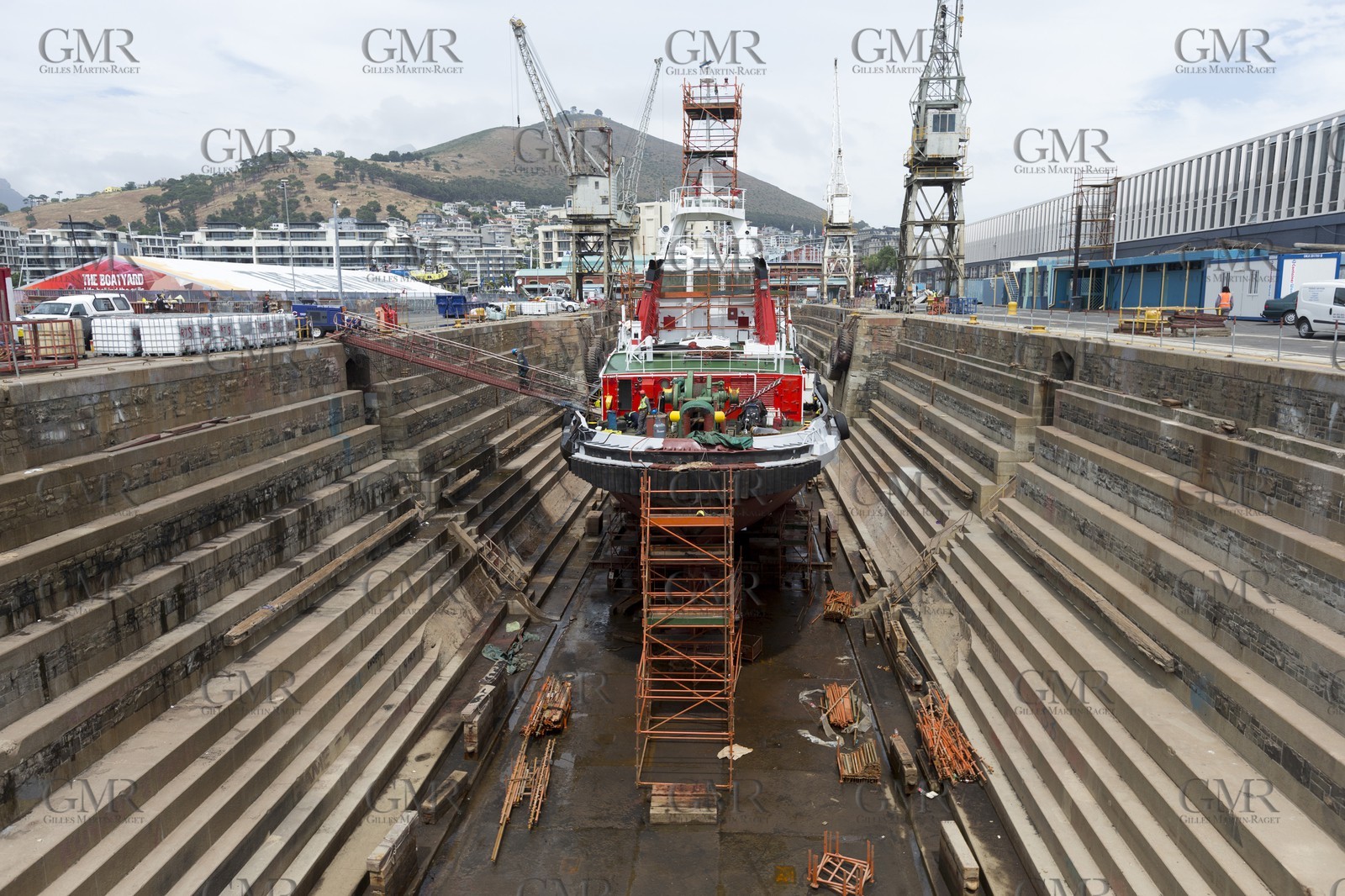 08 11 2014, Capetown (ZAF), Volvo Ocean Race 2014-15, Team Alvimedica, Nursing the boat