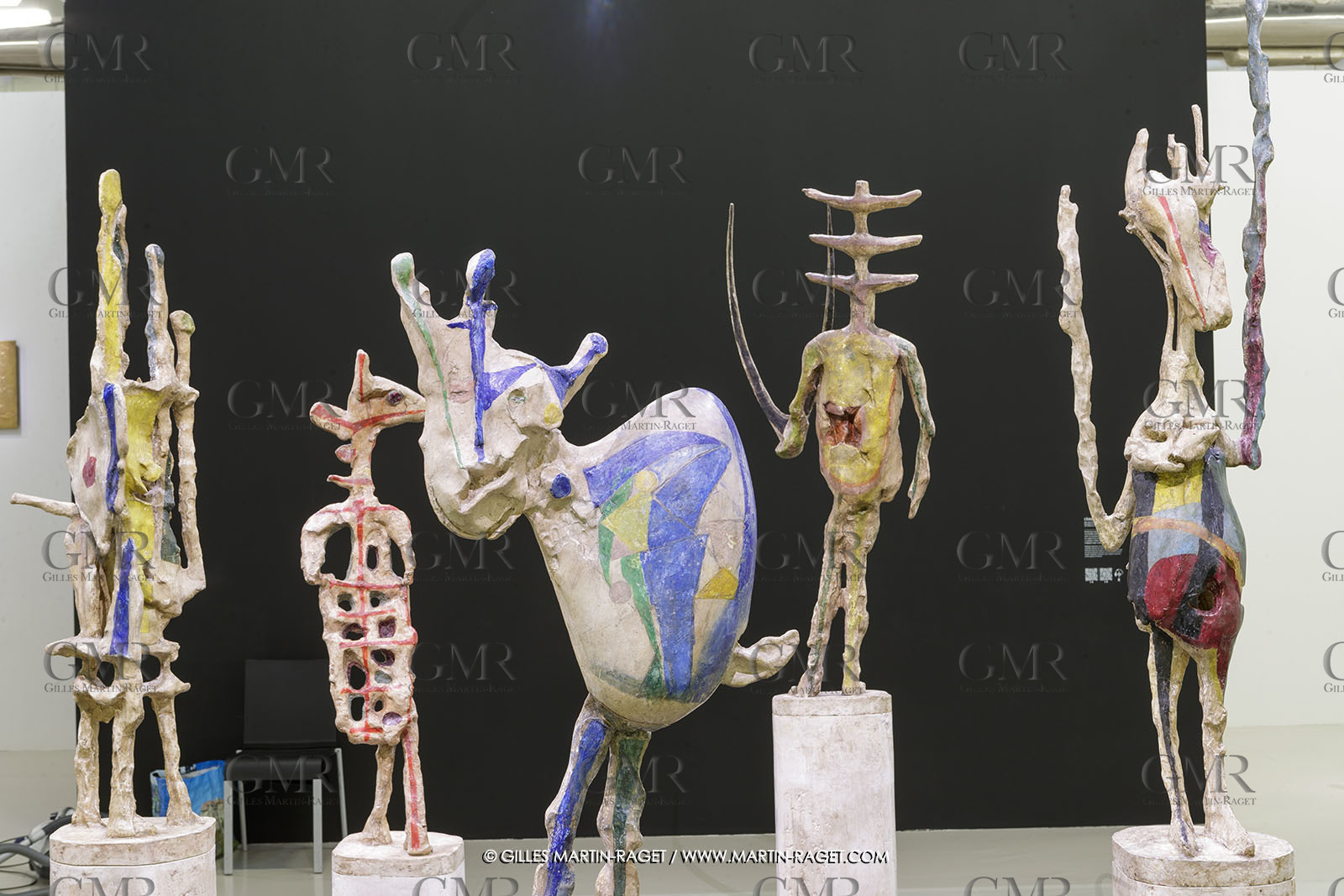 02 05 2023, Paris (FRA), oeuvre de Germaine Richier, Exposition Centre Pompidou 2023, L'échiquier , grand 1959, plâtre original peint, Pièce unique en 5 éléments : Le Roi (209 x 51 x 32,5 cm); La Reine 228,5 x 44,5 x 33,5 cm); Le Cavalier (169,5 x 37,5 x 41,5 cm); La Tour (200 x 40,5 x 29,5 cm); Le Fou (175,5 x 62 x 33,5 cm)