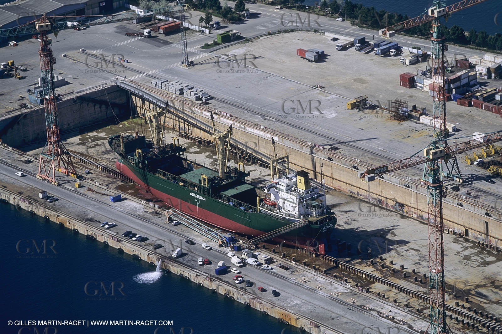 Monde maritime, opérations porturaires, ports, manoeuvres, marine world, harbour operations, maritime shipping,