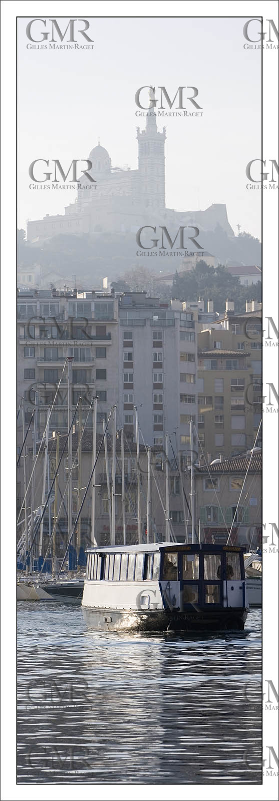 Marseilles - Historical harbour and the Ferryboat