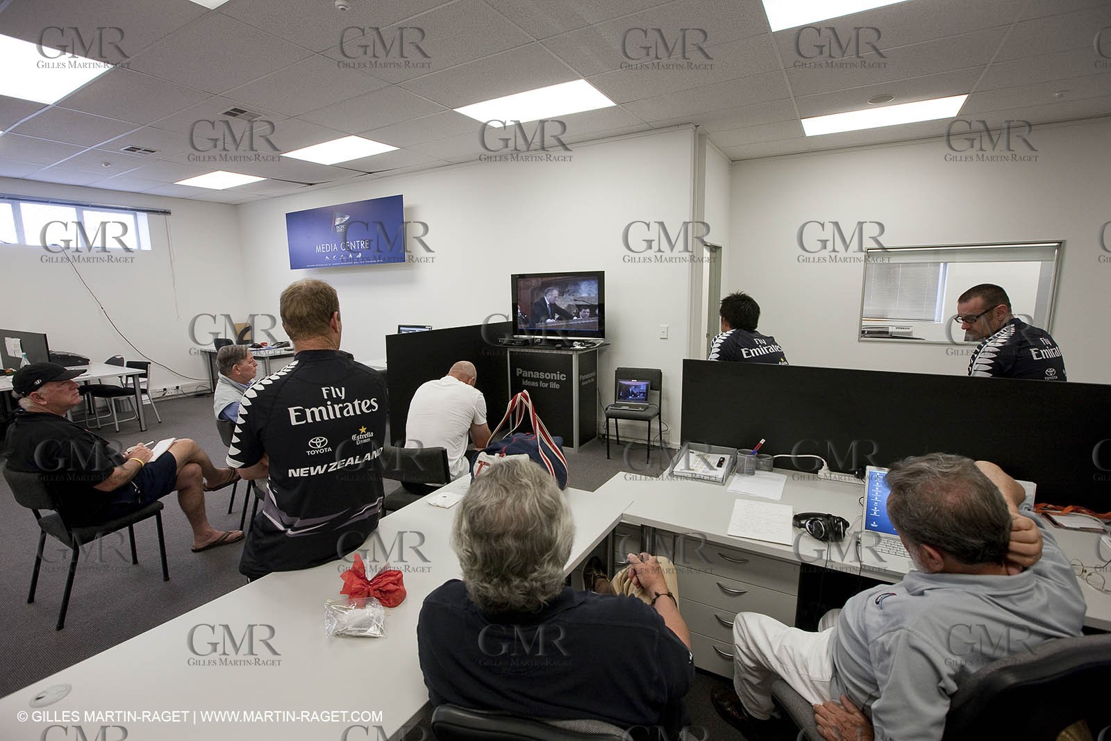 11 02 2009 - Auckland (NZL) -  Louis Vuitton Pacific Series -  Racing Day 11 - sail off