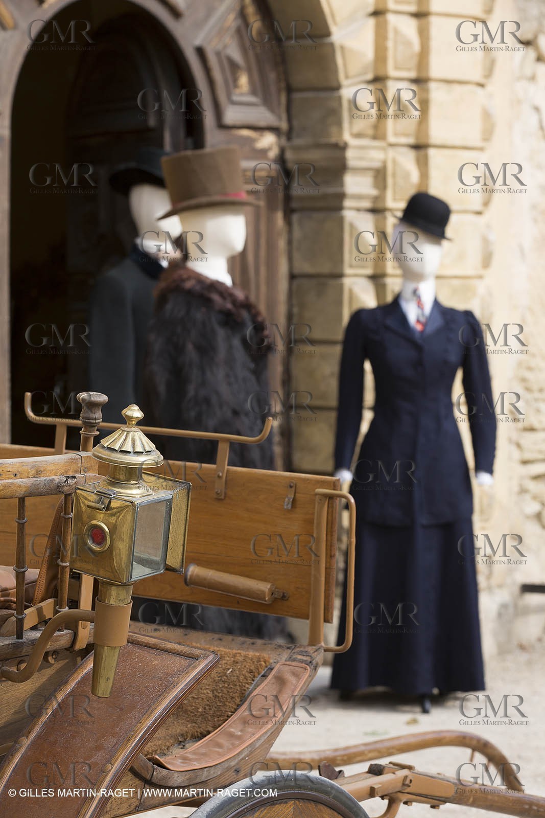 31 10 2013 - Ansouis (FRA,84) - Ansouis castle - Costumes of the exhibit Men costumes