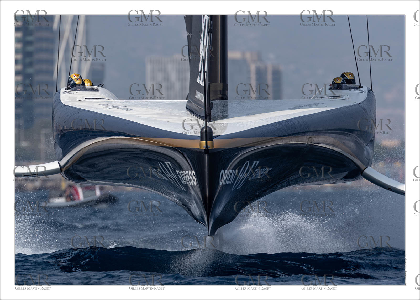 Produit : Tirage photo réalisé par nos soins sur imprimante jet d'encre professionnelle Epson à partir de 8 encres ultrachrome inaltérables (label Digigraphie).Formats au choix :. 30x40 cm. 50x70 cm. 80x120 cm.Choix des papiers :. Papier standard brillant 250 gr., filet noir, marge blanche, tirage non signé. Papier haut de gamme satiné 290 gr. filet noir, marge blanche, tirage vérifié et signé par l'auteur.. Autres supports (canvas, acrylique, dibond) sur demandeConditionnement : tube cylindrique renforcé.Options pour l'expédition :. colissimo + dépôt boîte aux lettres (France uniquement). Colissimo avec signature à réception. Transporteur express (2 jours ouvrés) avec signature à réceptionCliquez sur caddie pour sélectionner votre formule et démarrer la procédure de commande en ligne