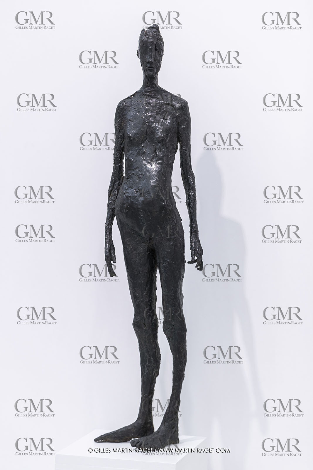 30 10 2023, Montpellier (FRA), oeuvre de Germaine Richier, Exposition Centre Pompidou - Musée Fabre 2023, La Feuille 1948, Bronze patiné foncé, Epreuve d'exposition, Fondeur : Susse, Paris, 142,5 x 37 x 26,5 cm, Collection particulière